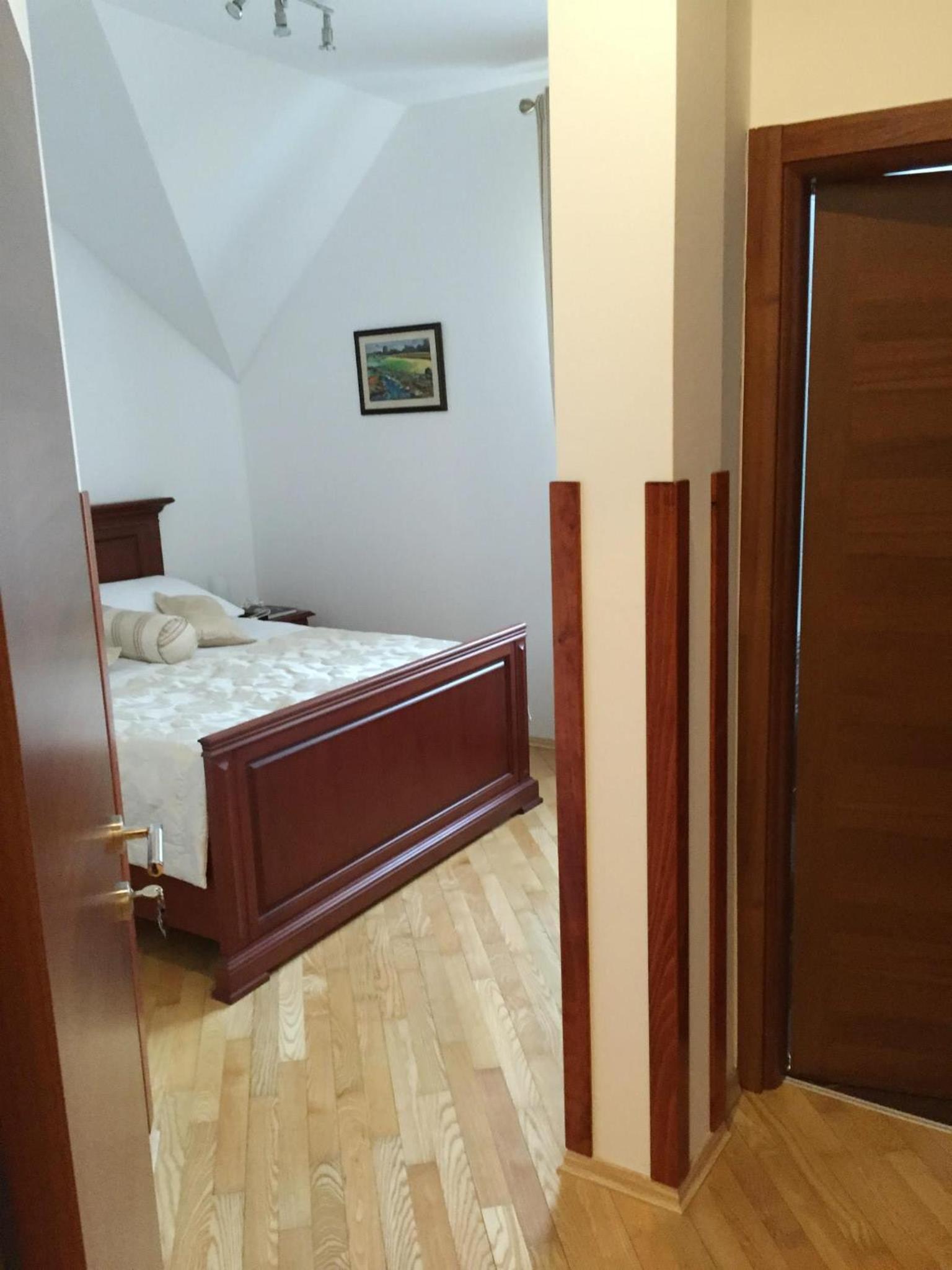 Deluxe Double Room - Photo 8