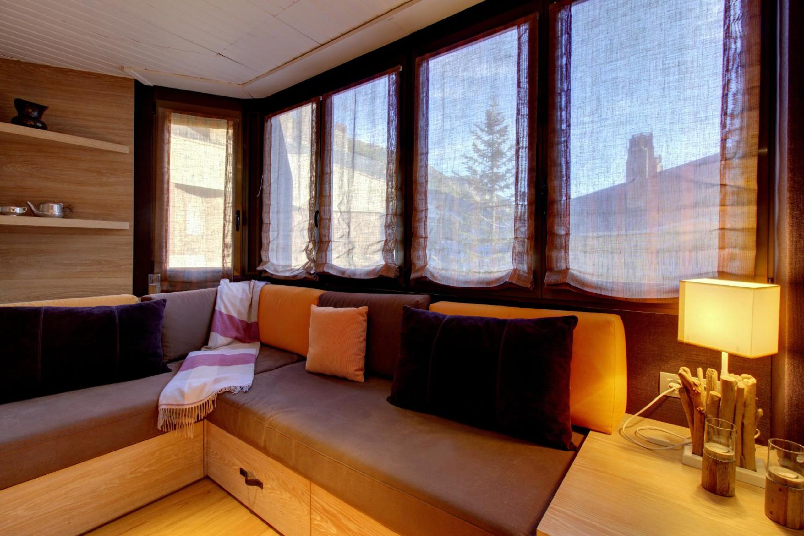 One-Bedroom Apartment photo 2