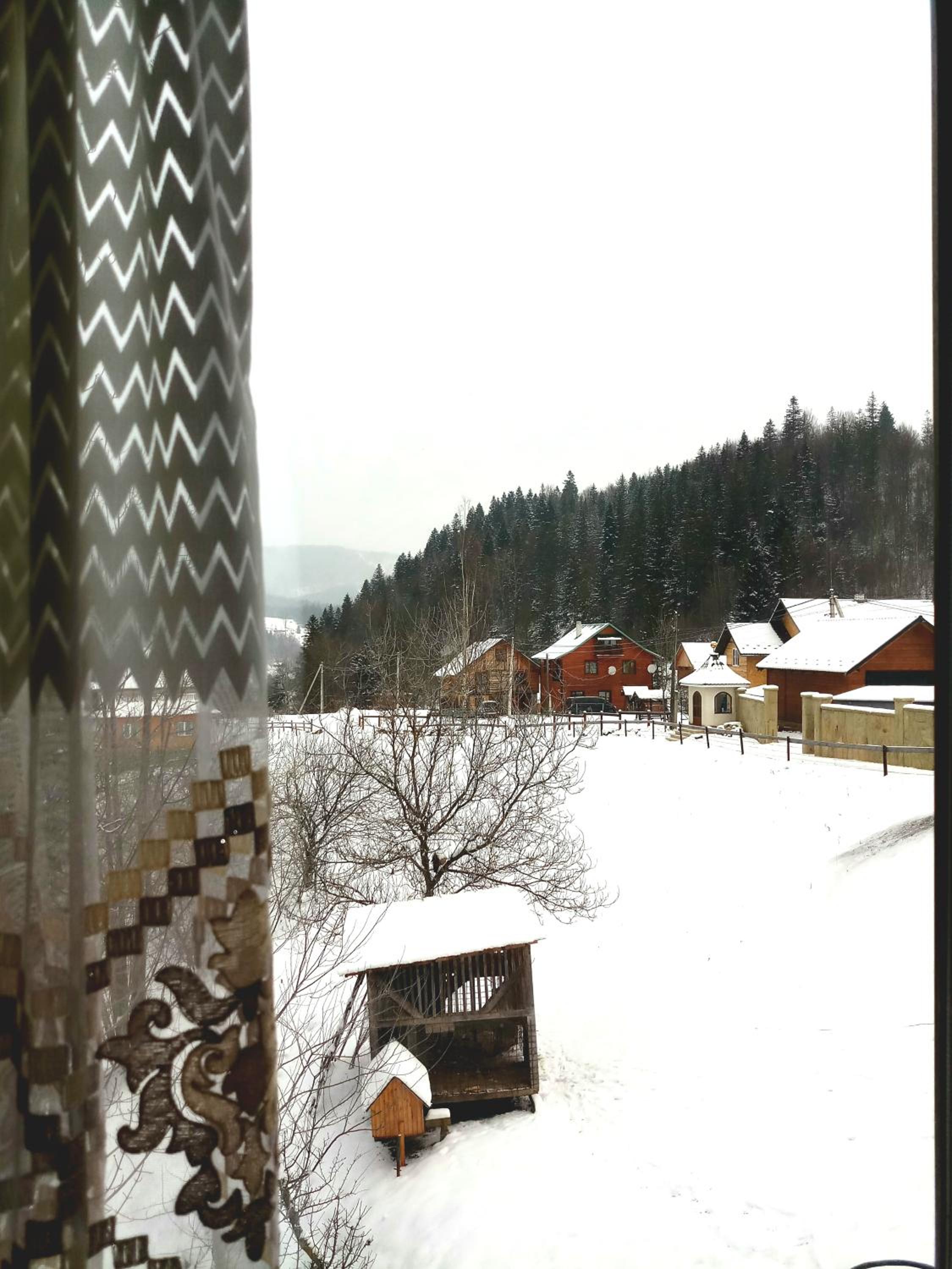 Three-Bedroom Apartment With Mountain View photo 1