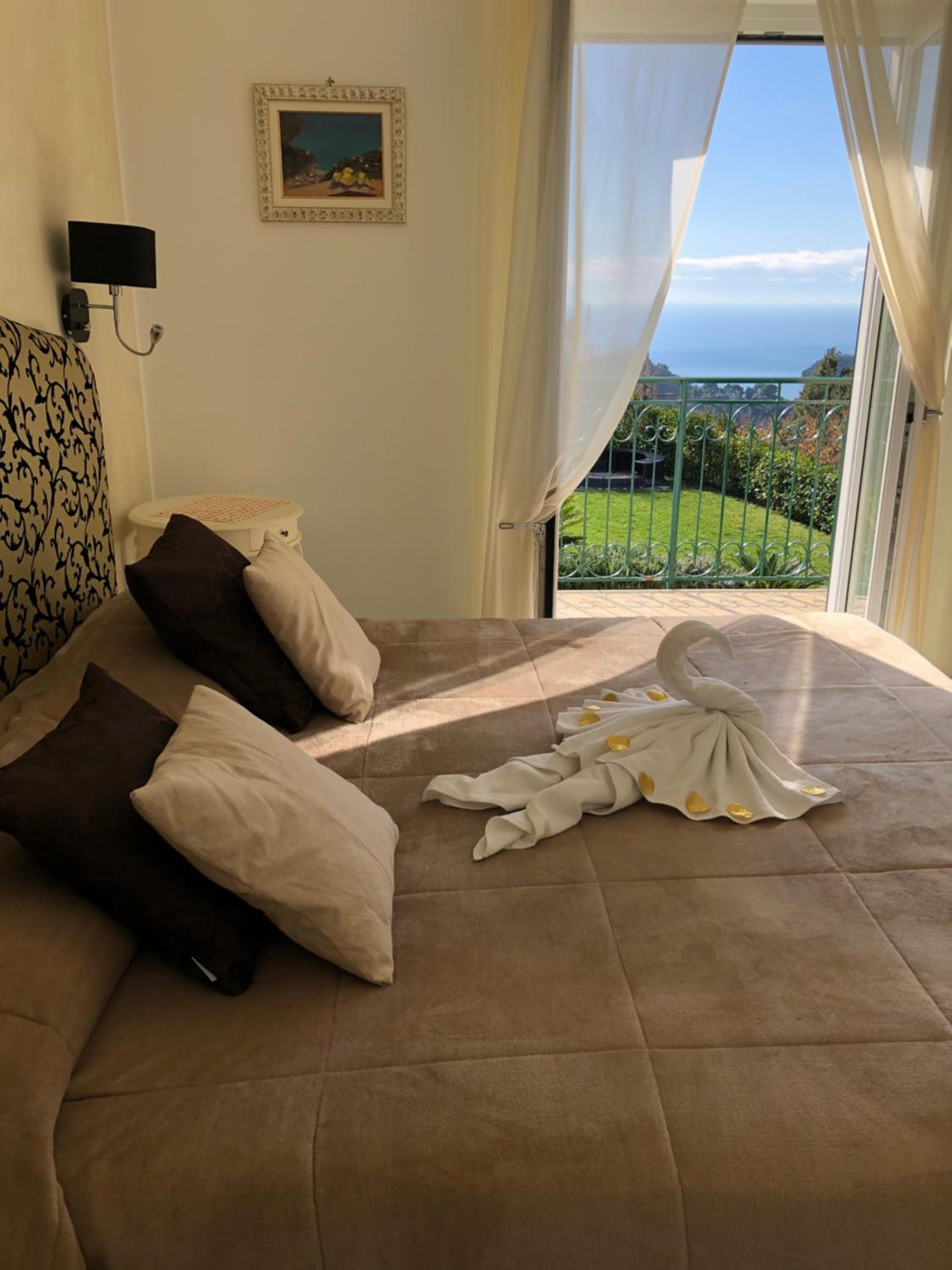 Deluxe Double Room with Balcony and Sea View