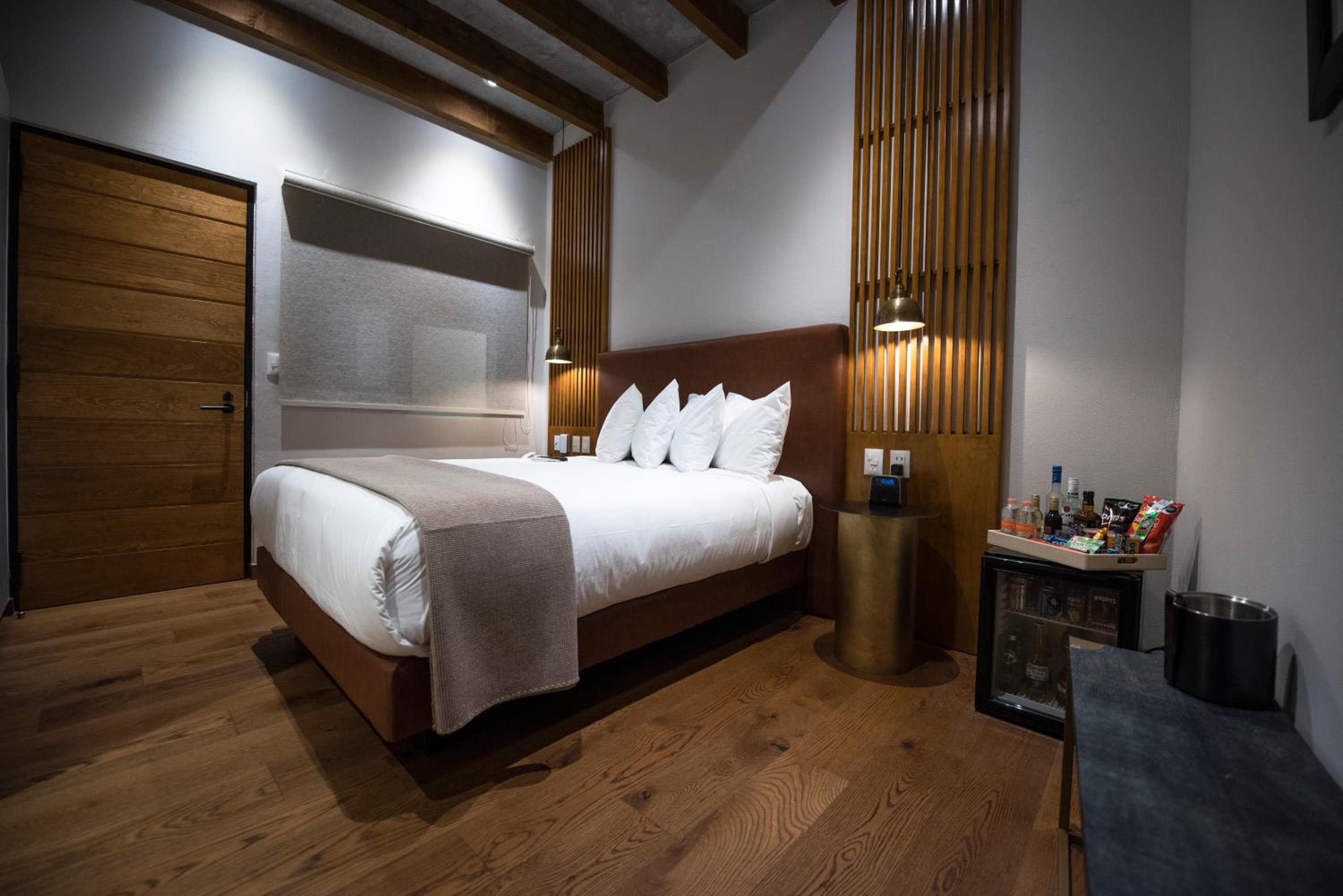 Deluxe King Room - Photo 1