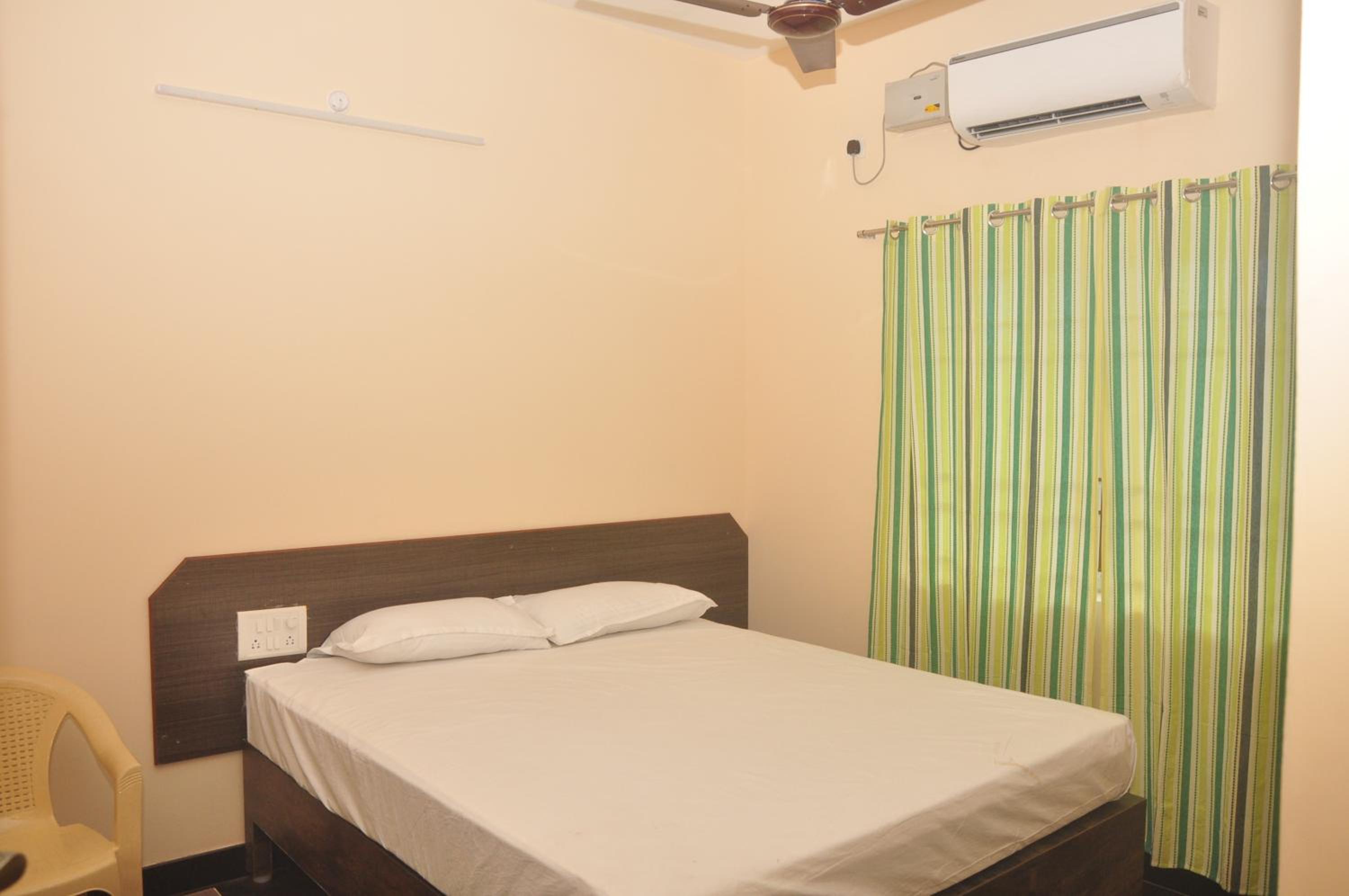 Budget Double Room - Photo 5