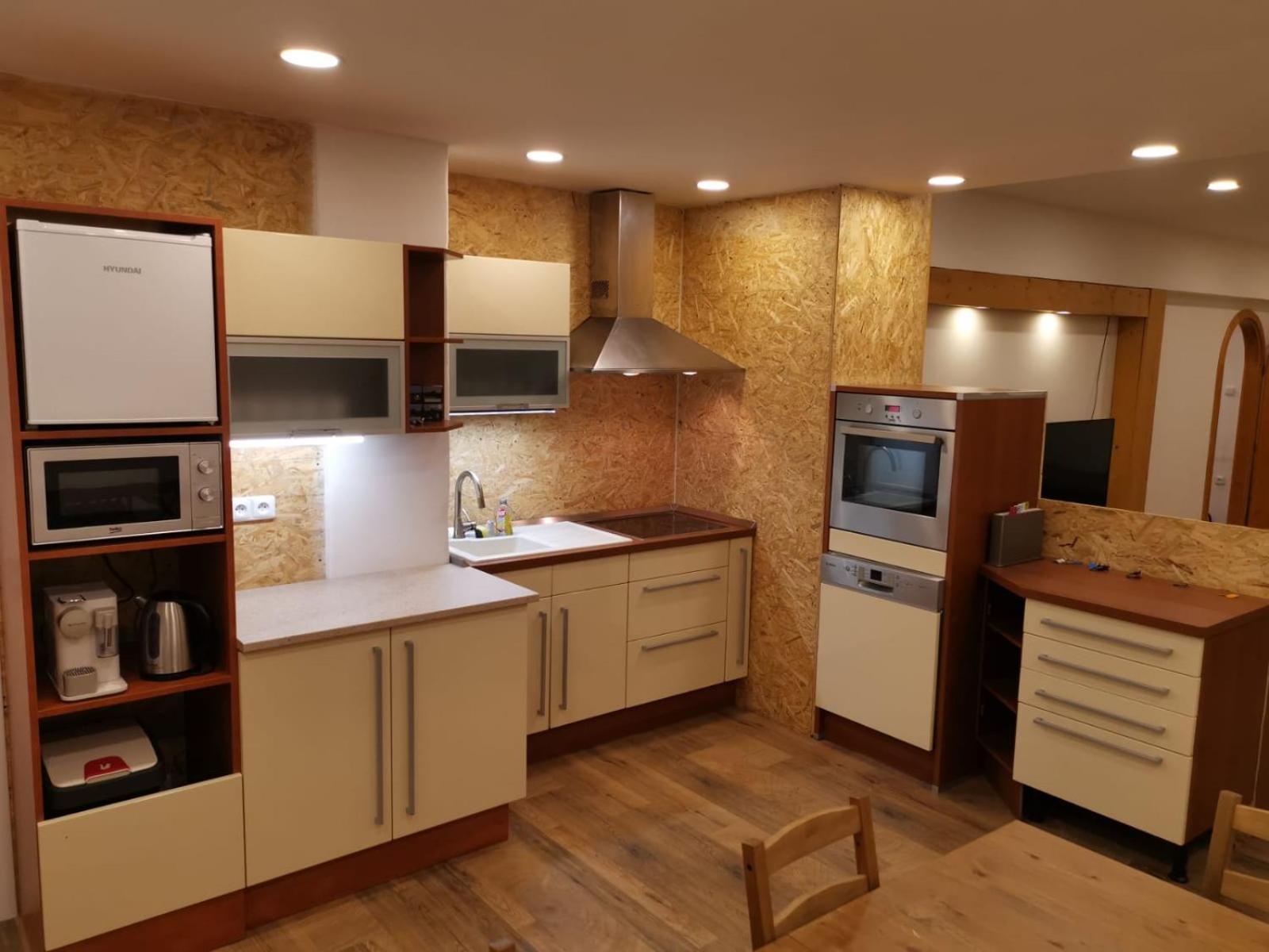 Five-Bedroom House photo 2