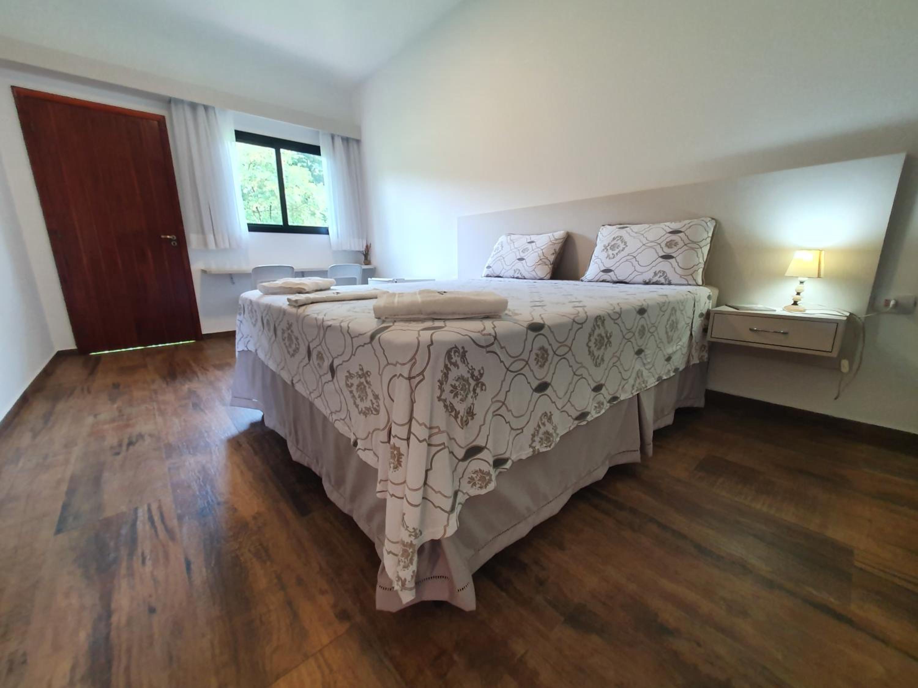 Suite with Balcony - Photo 17
