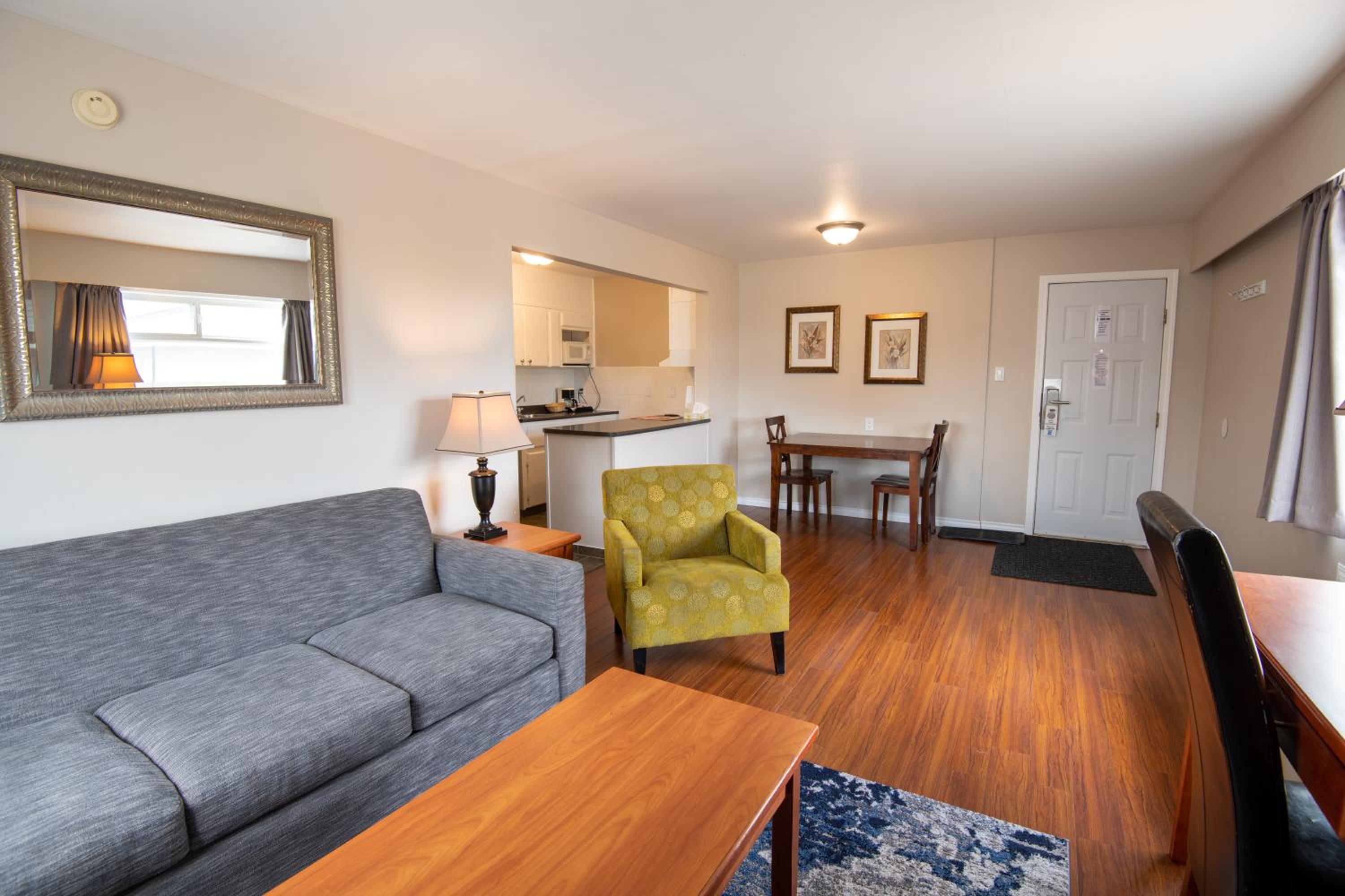 One-Bedroom Suite photo 2