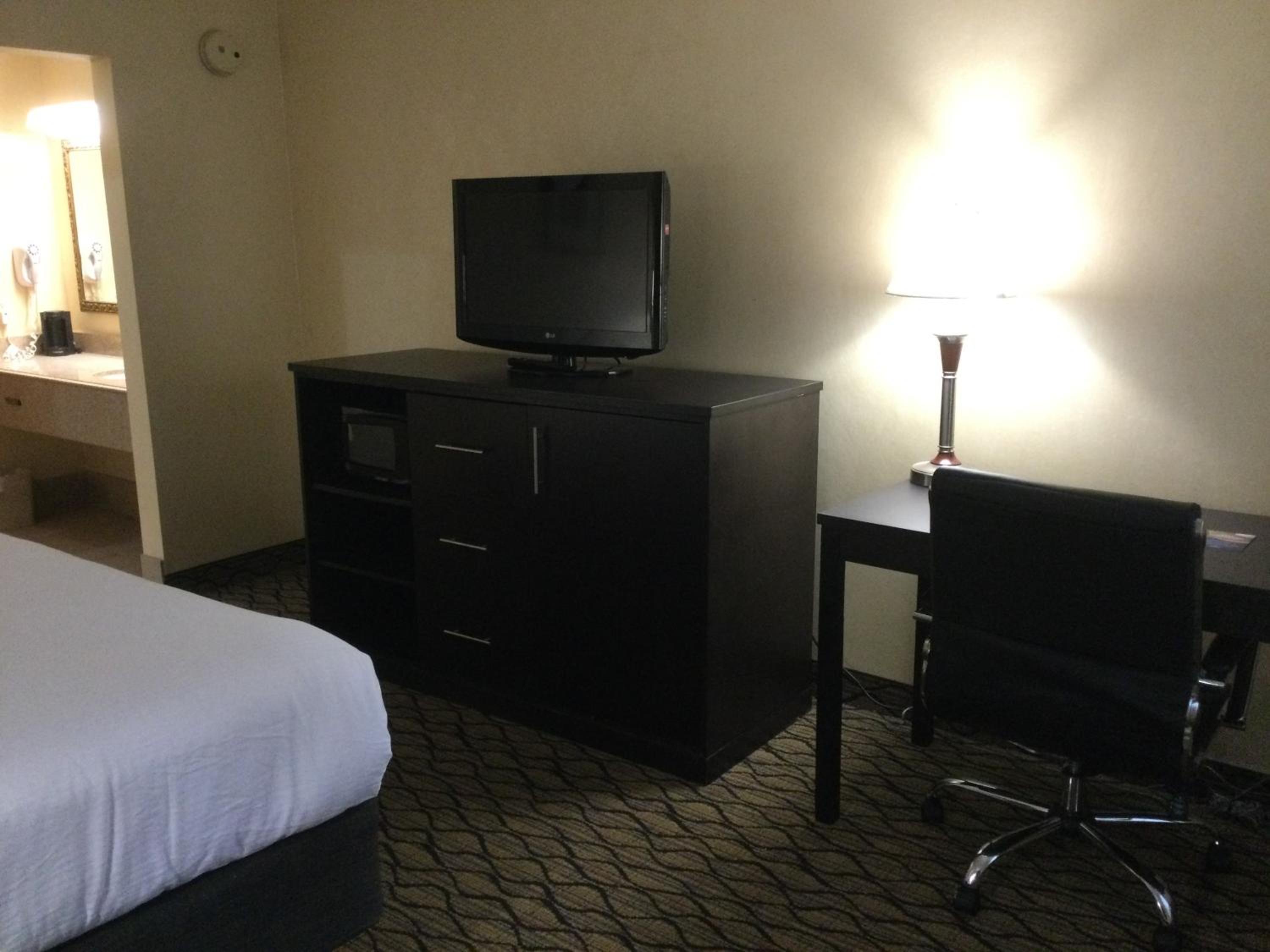 King Room - Non-Smoking - Photo 3