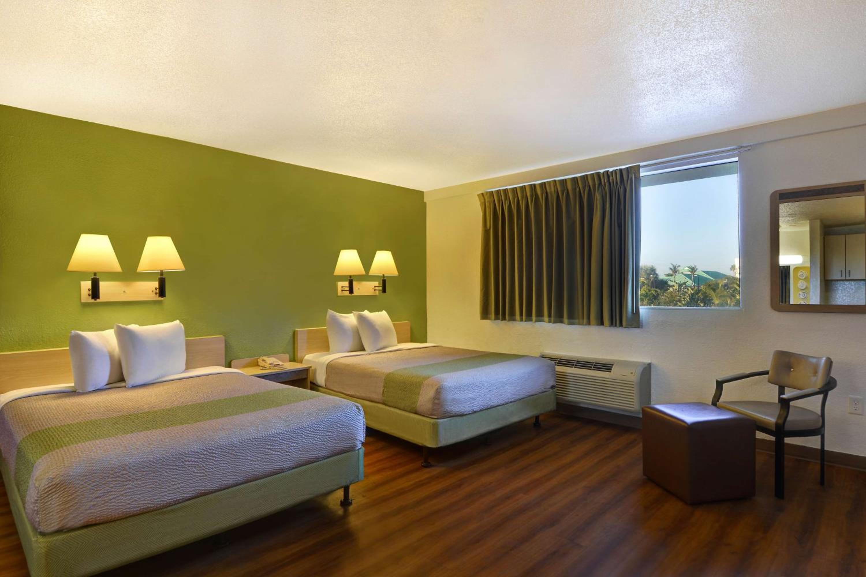 Quadruple Room - Disability Access photo 1