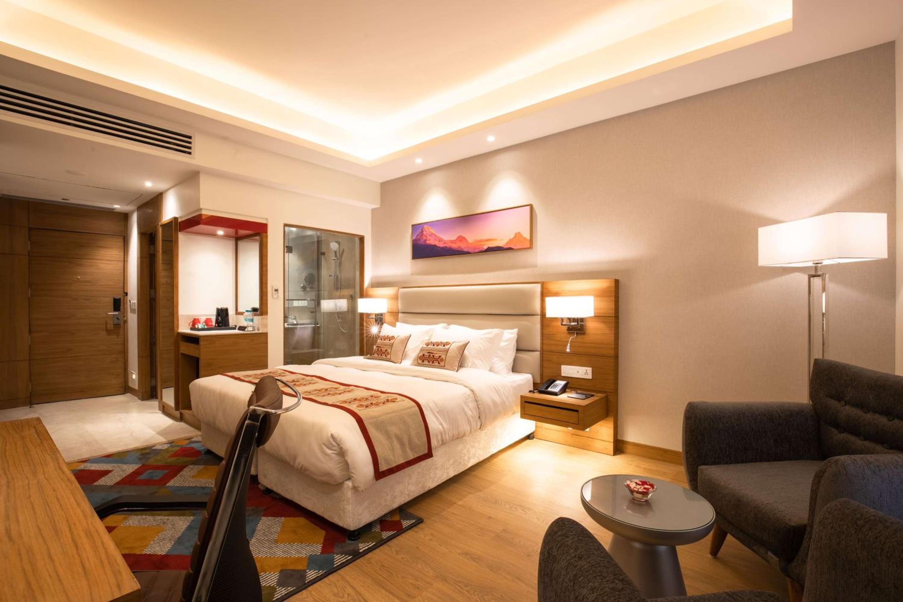 Deluxe King Room - Non-Smoking (10% off on Food and Soft Beverages) - Photo 4