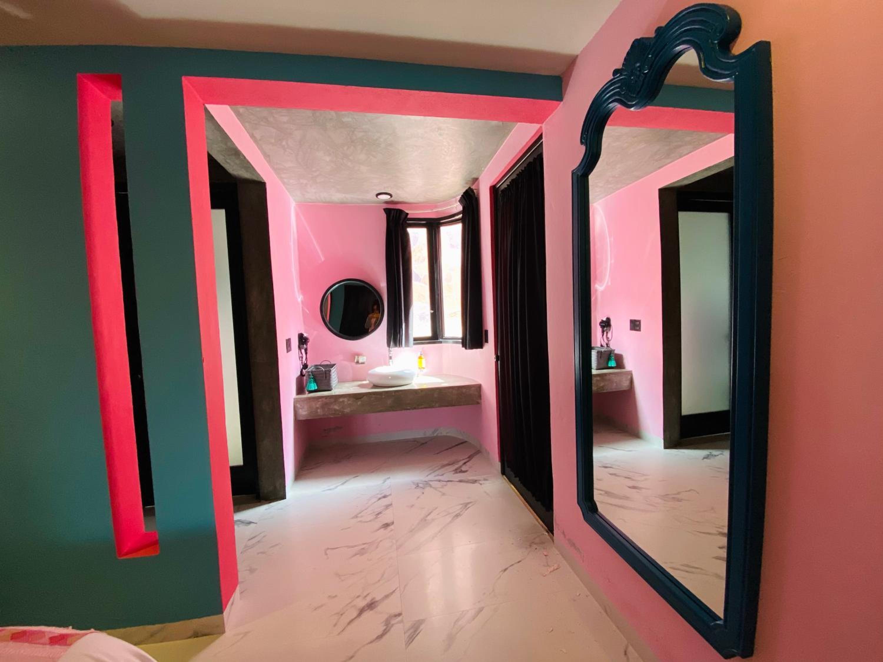 Deluxe Queen Room with Two Queen Beds - Photo 14