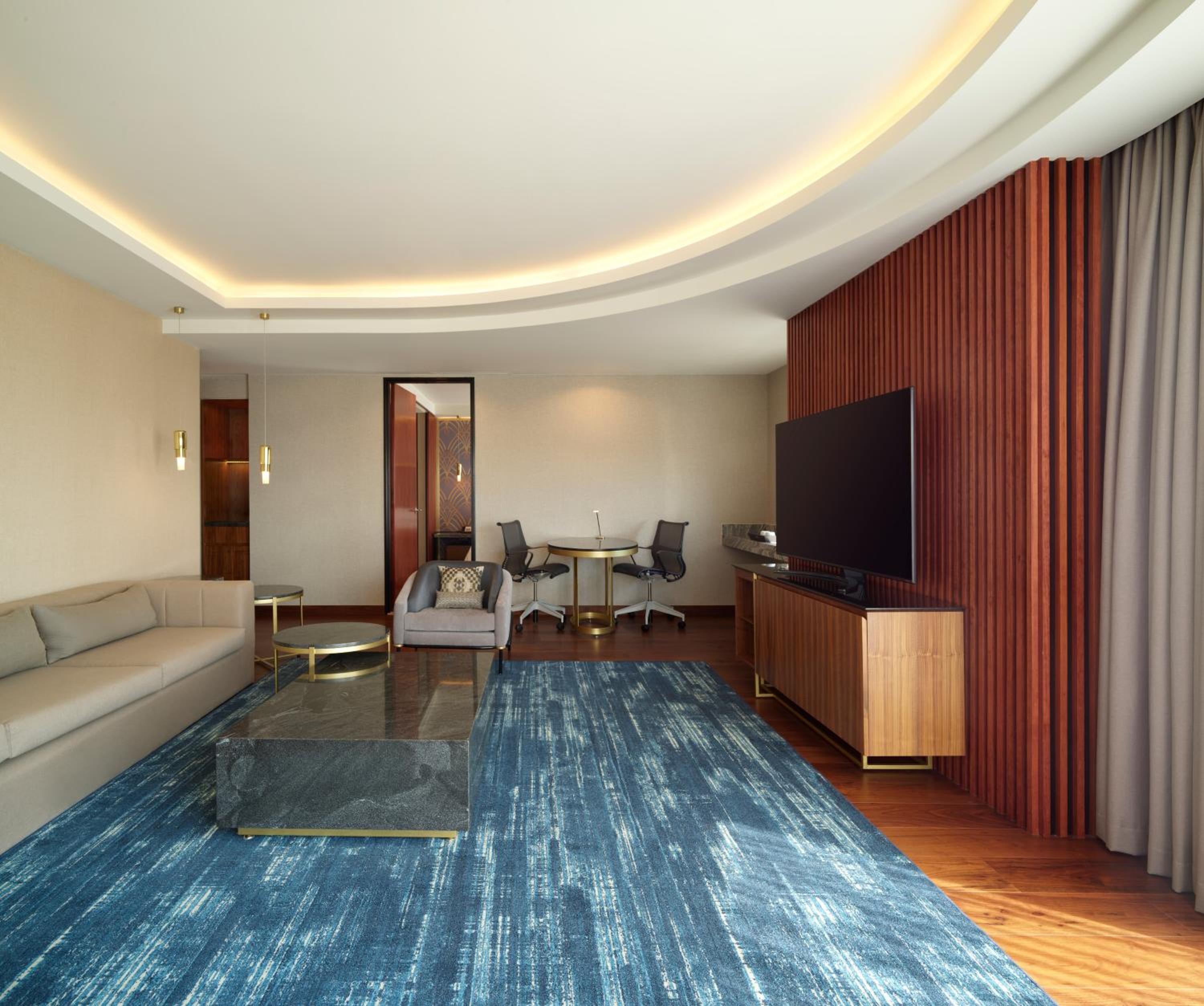Junior Suite 1 King - Photo 2