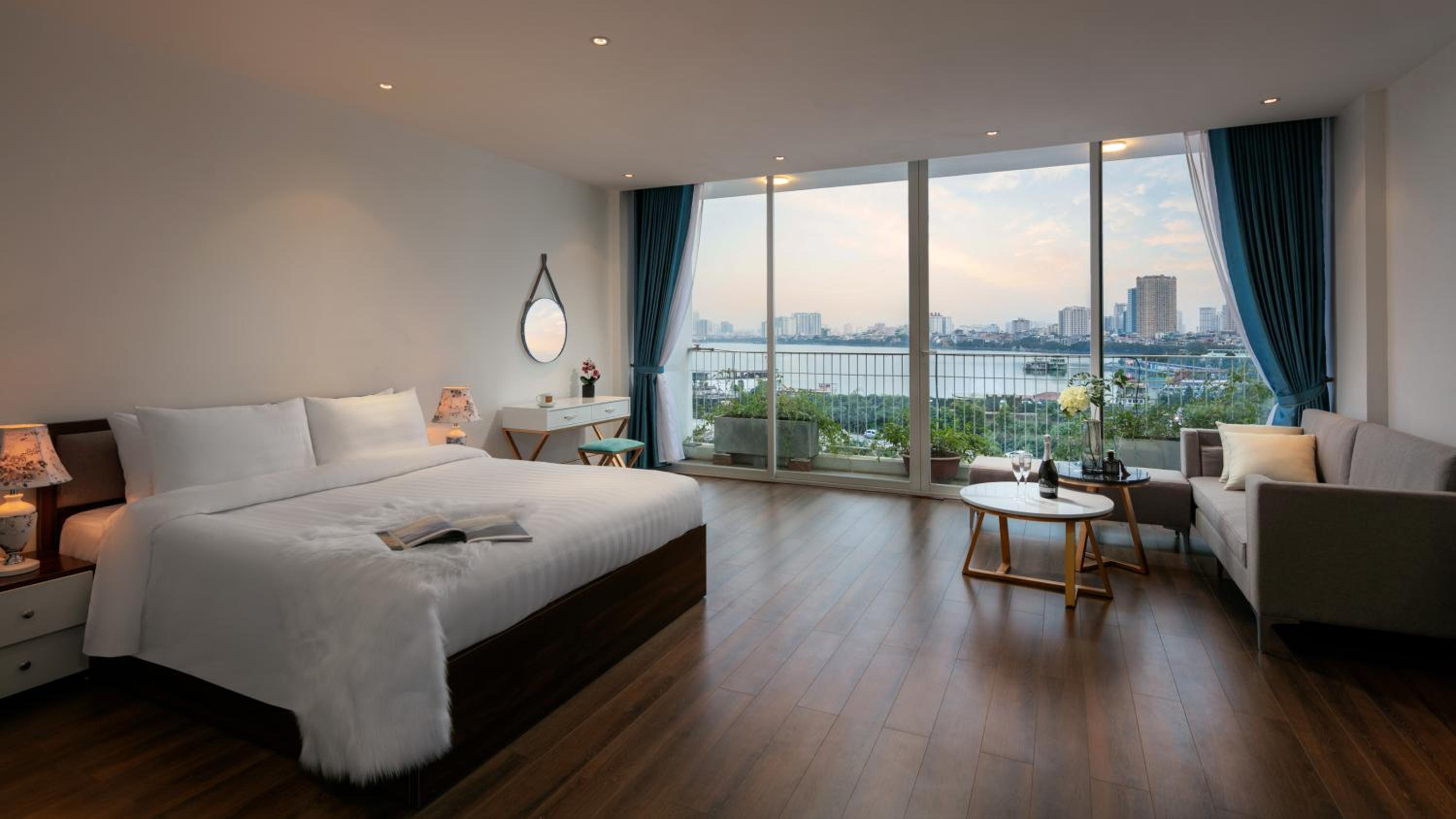 Suite with Lake View