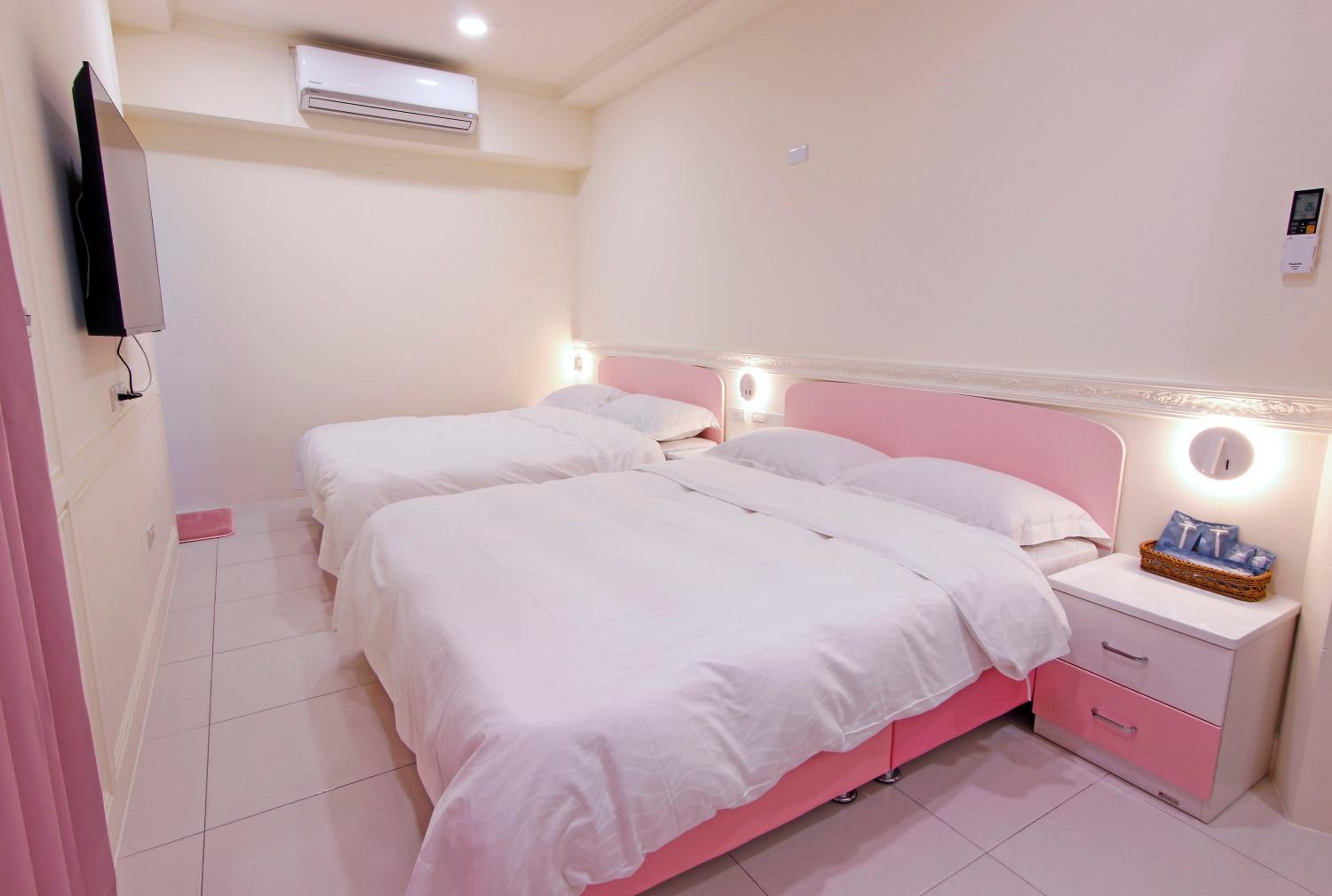 Quadruple Room with Mountain View photo 2