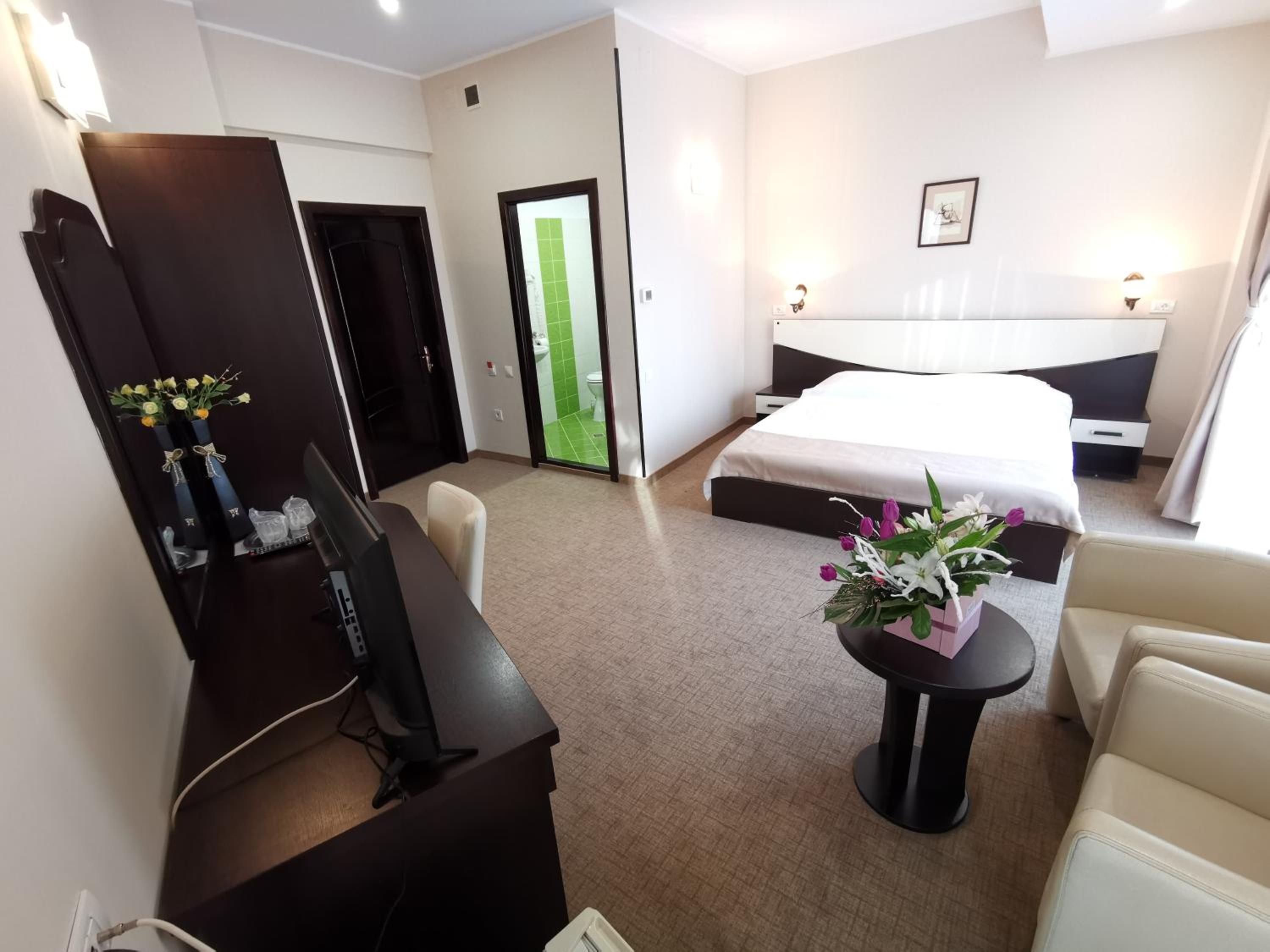 Double Room - Photo 5