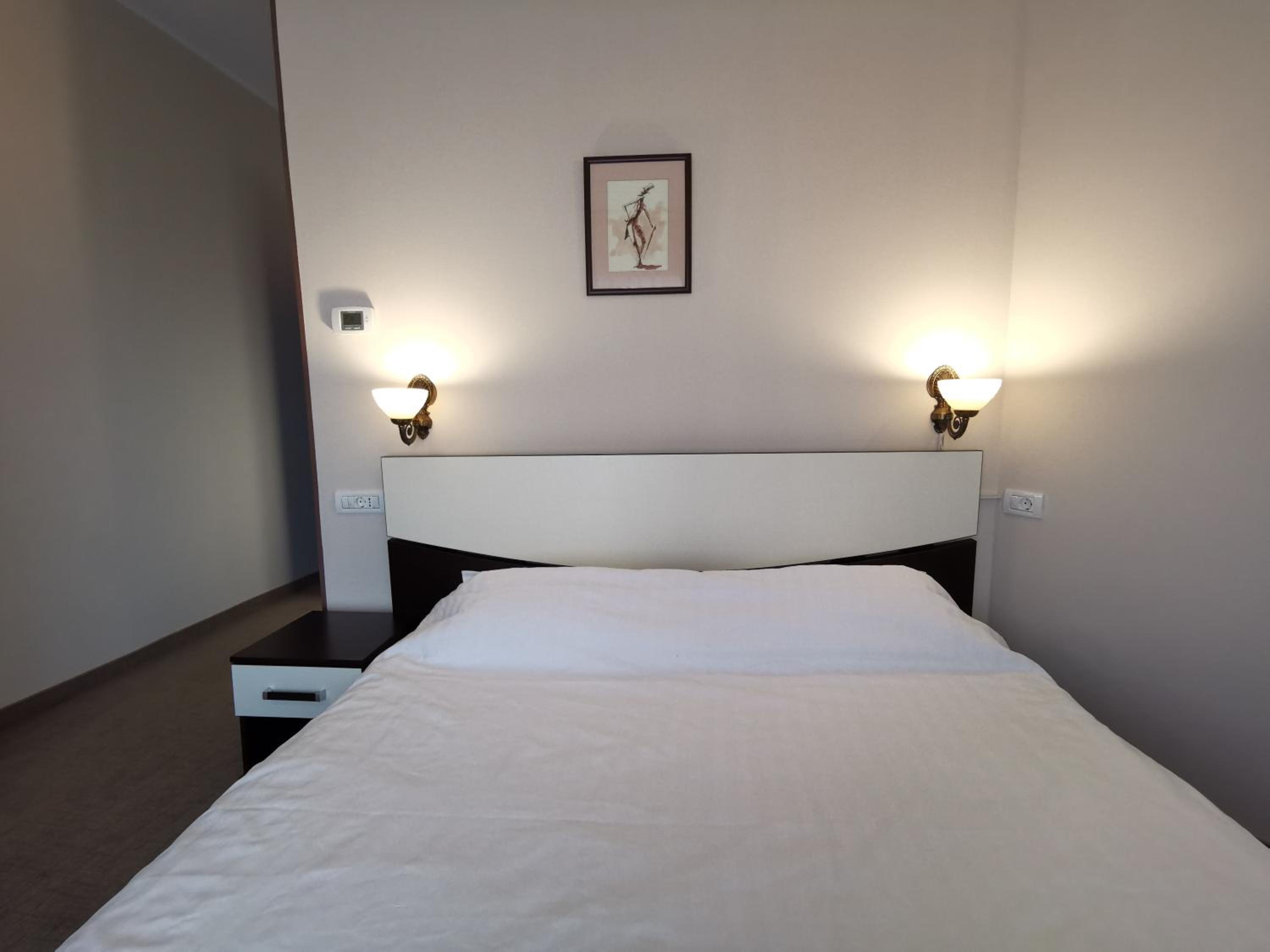 Double Room - Photo 10