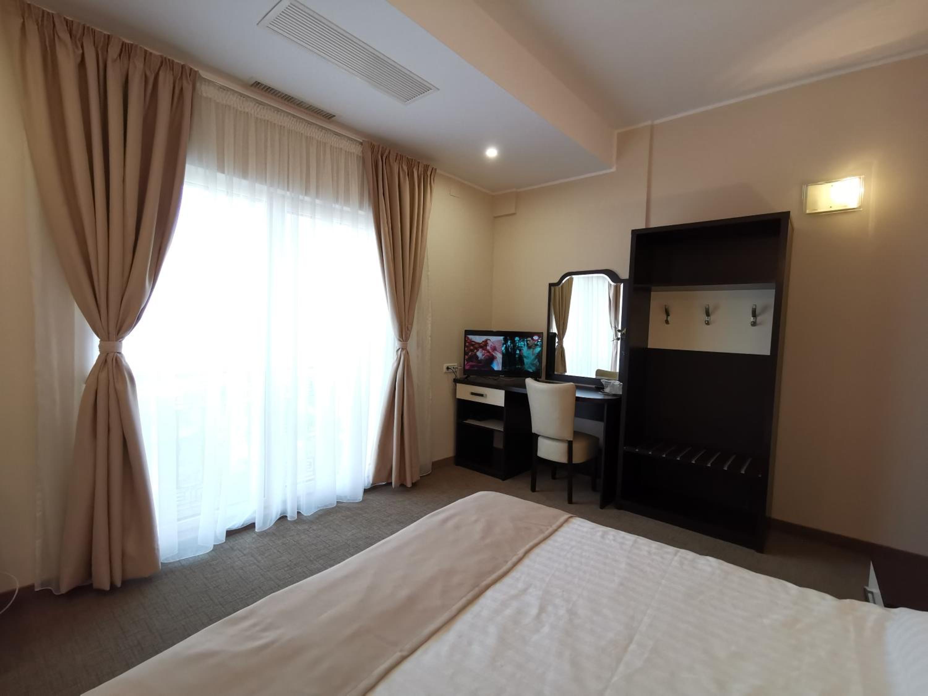 Double Room - Photo 9