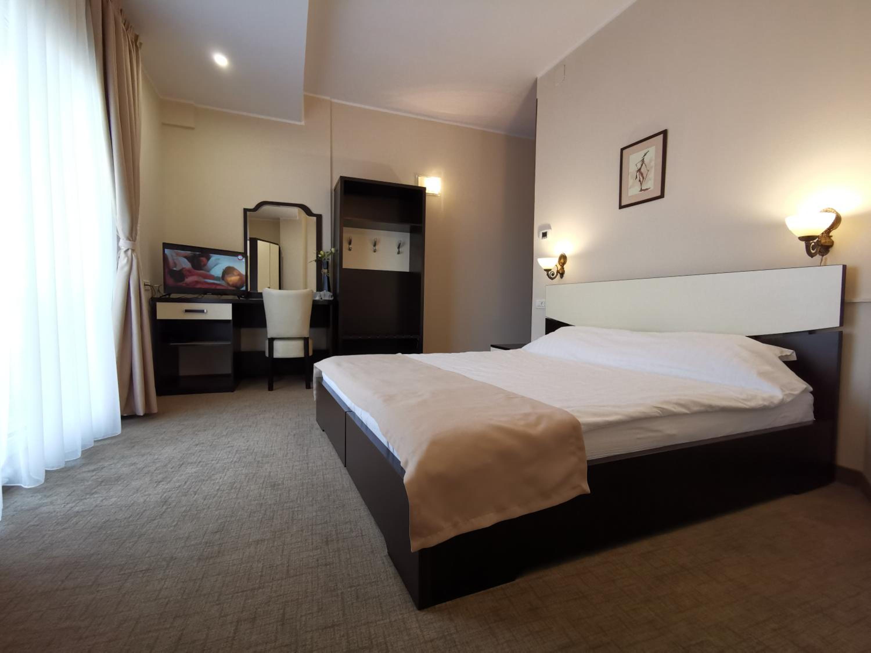 Double Room - Photo 8