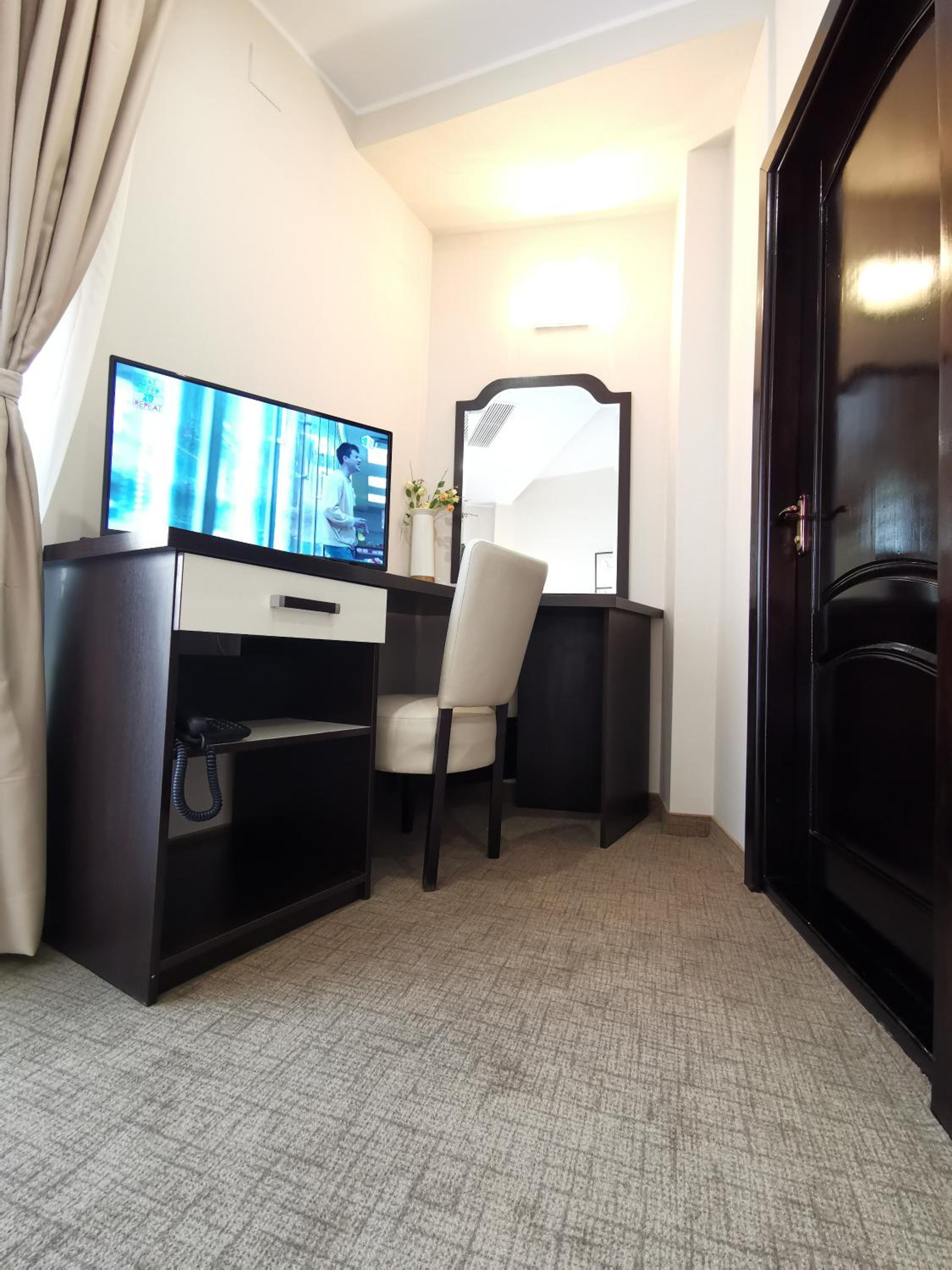 Double Room - Photo 14