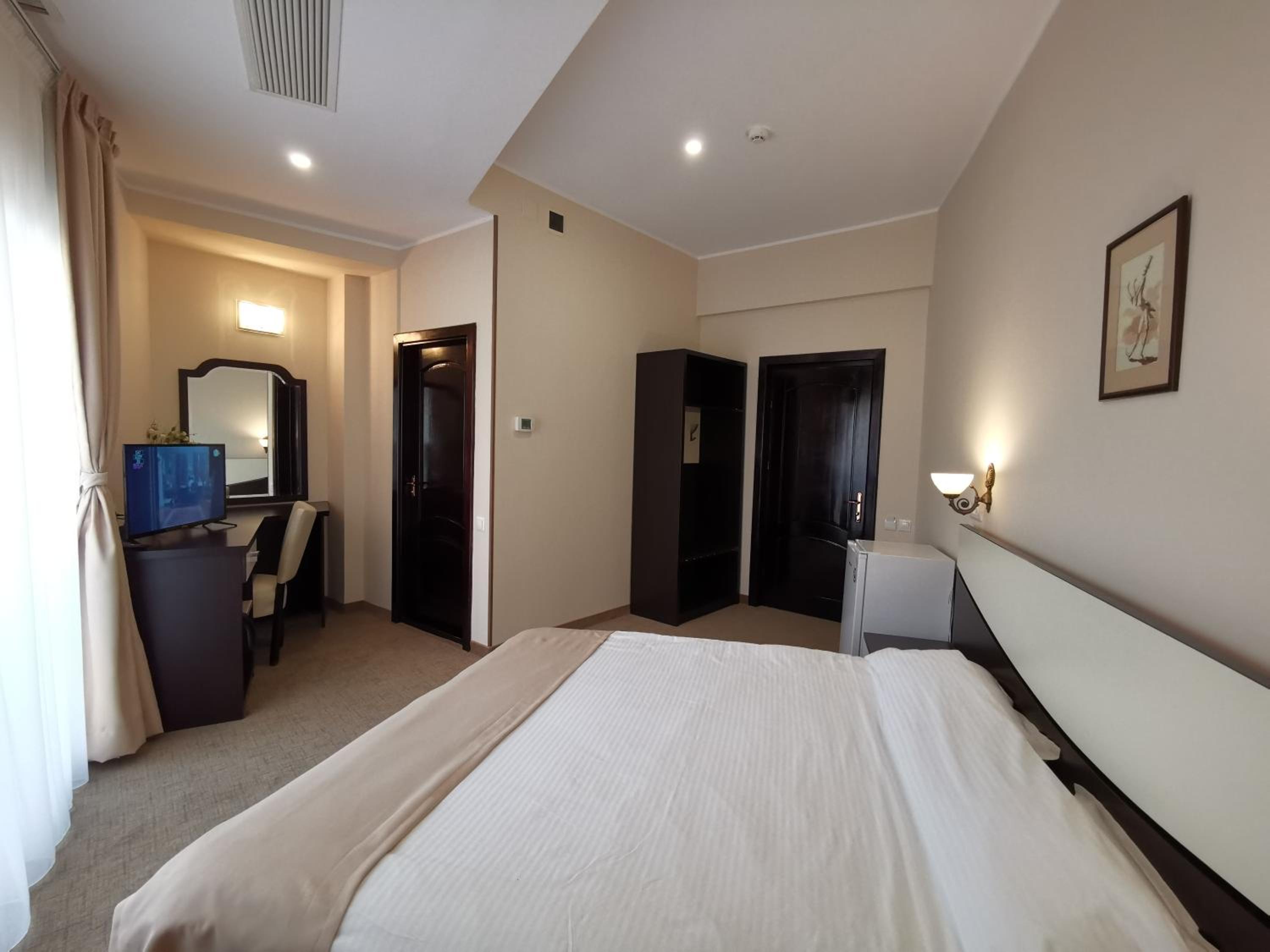 Double Room - Photo 15