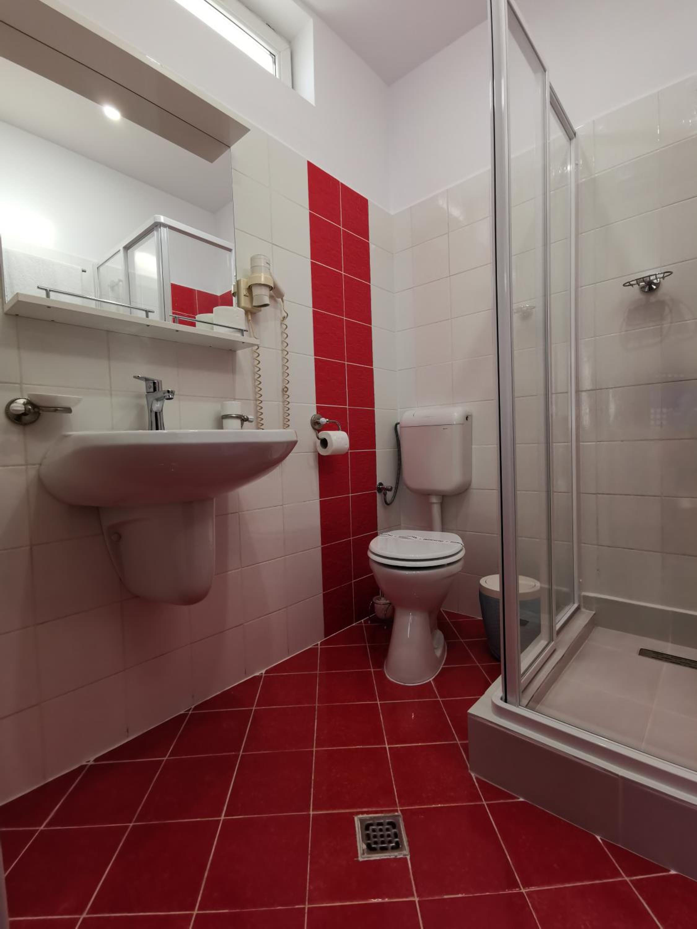 Double Room - Photo 17