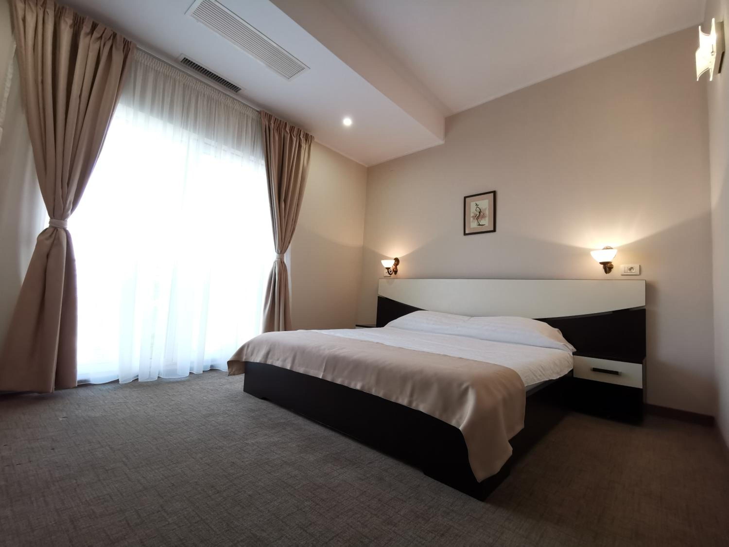 Double Room - Photo 7