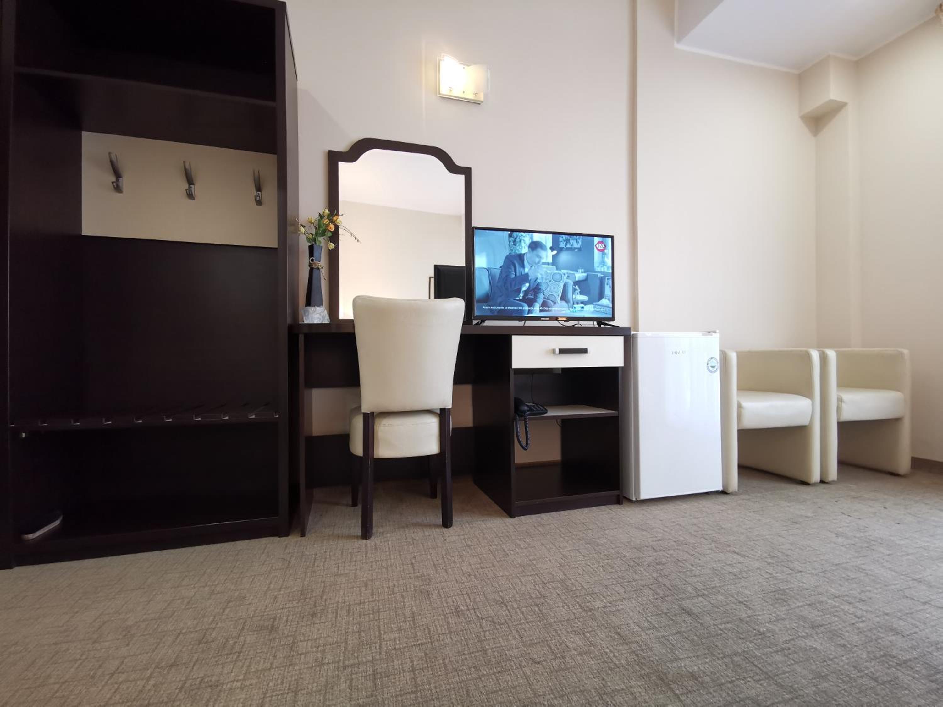 Double Room - Photo 2