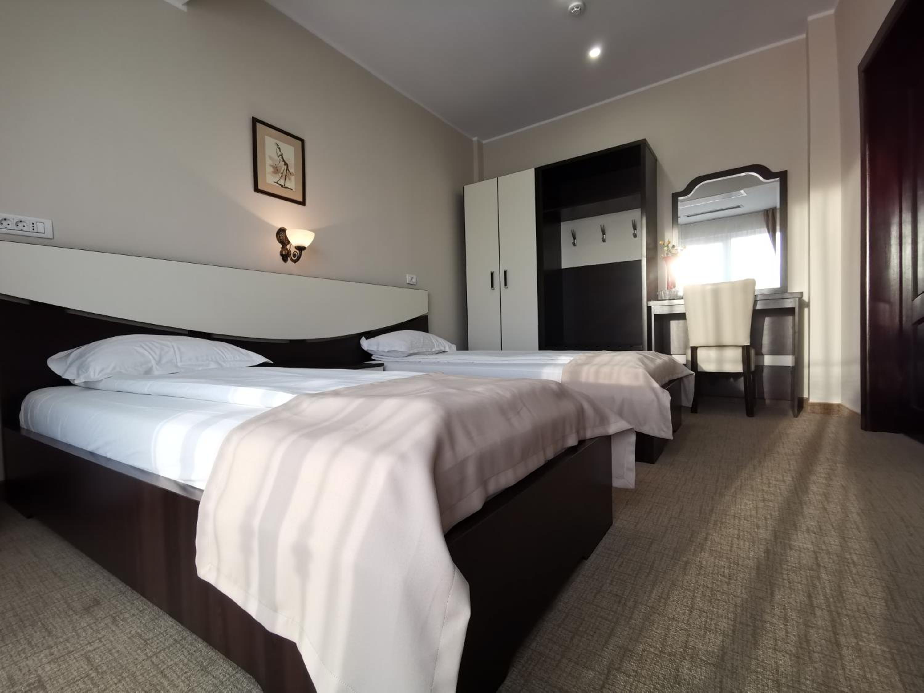 Twin Room - Photo 4