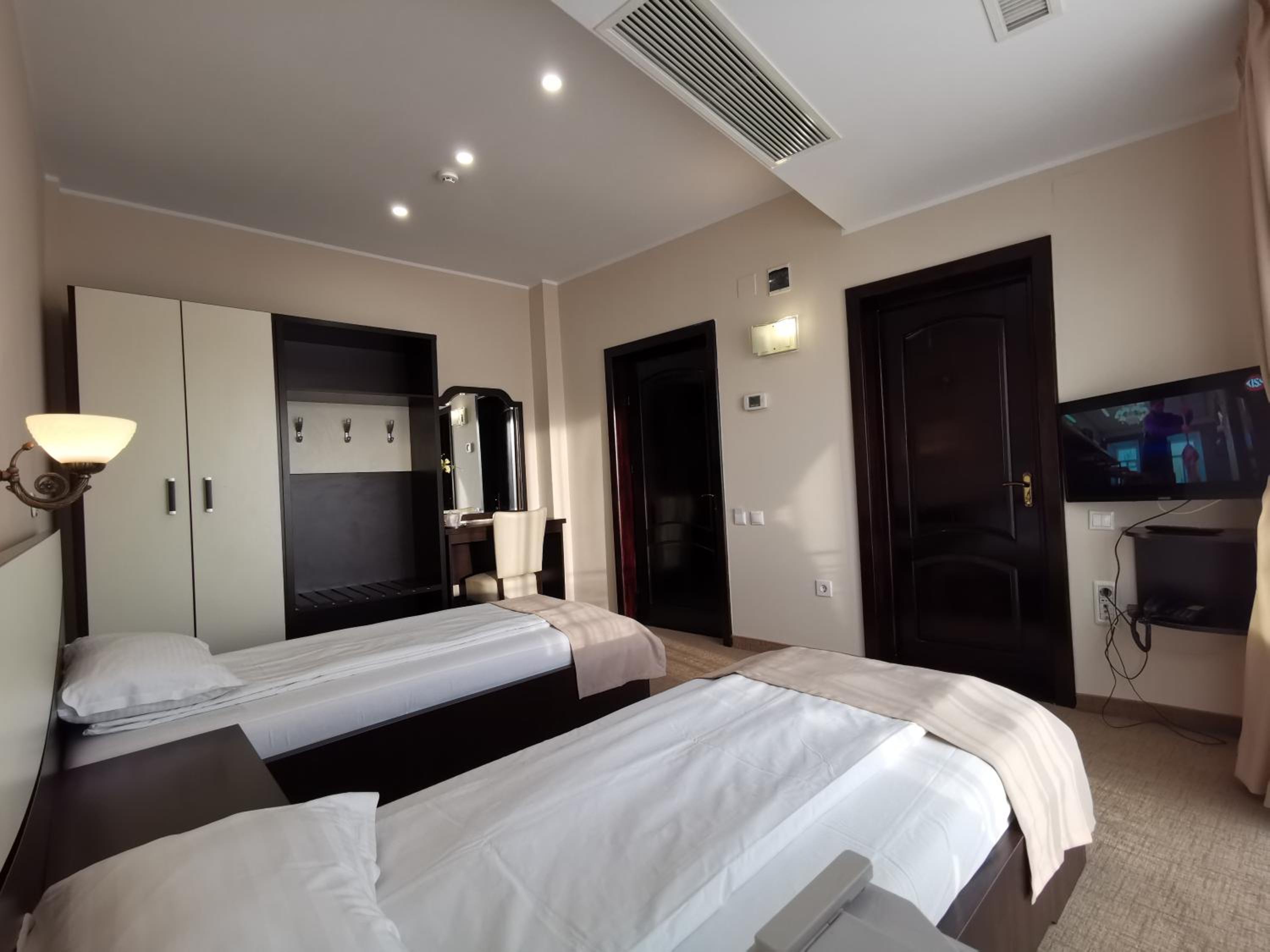 Twin Room - Photo 5