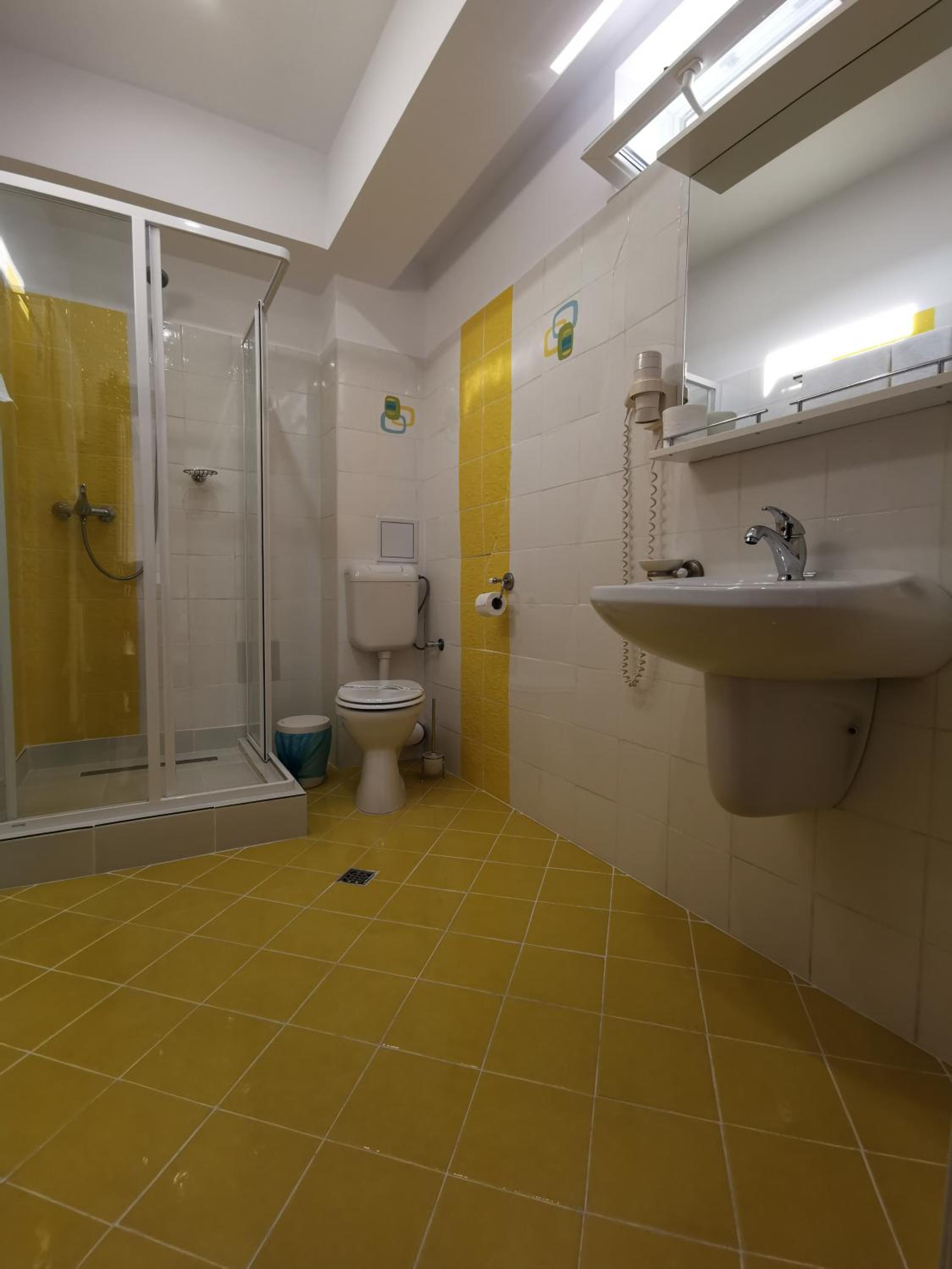 Twin Room - Photo 7