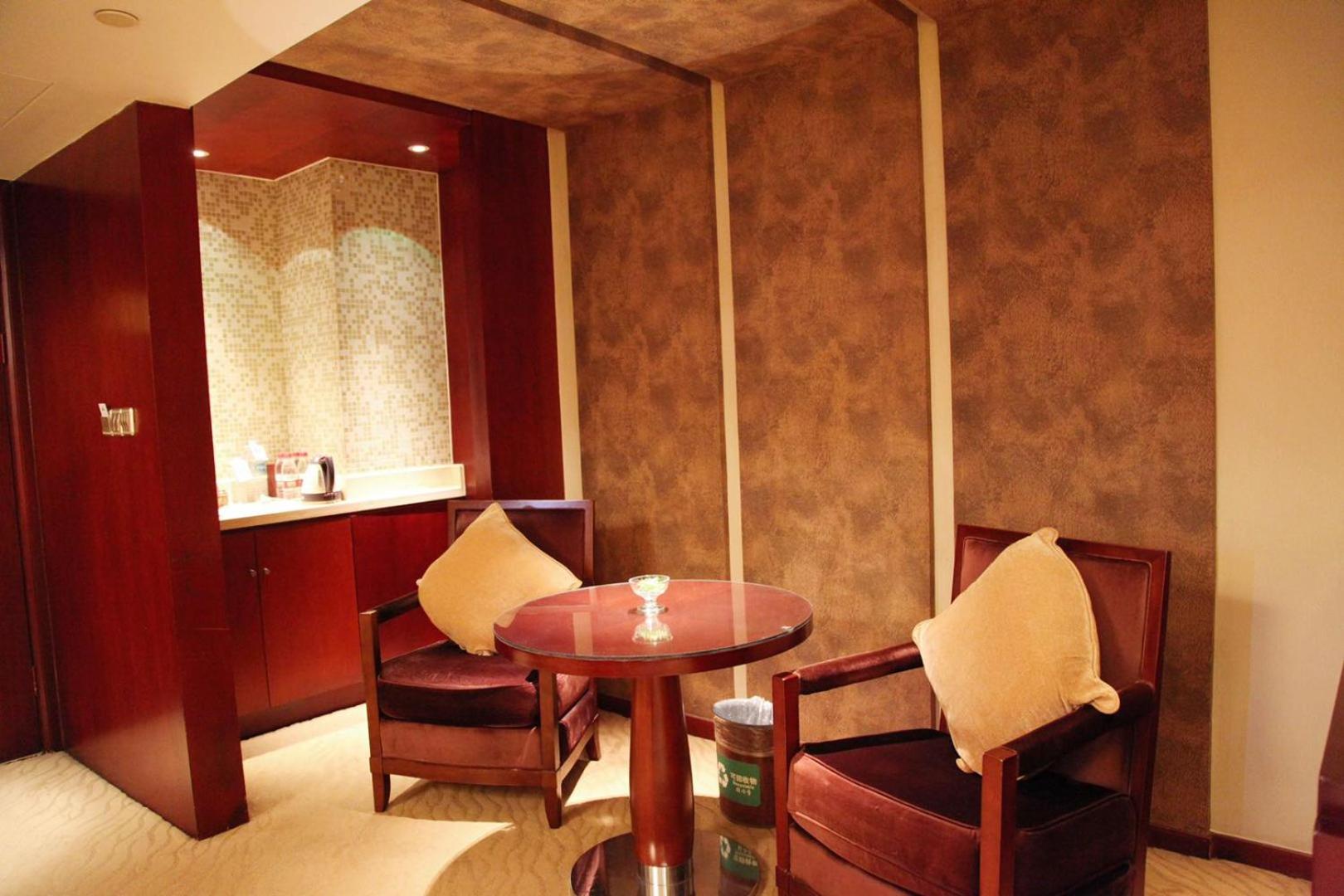 Deluxe Suite - Photo 2