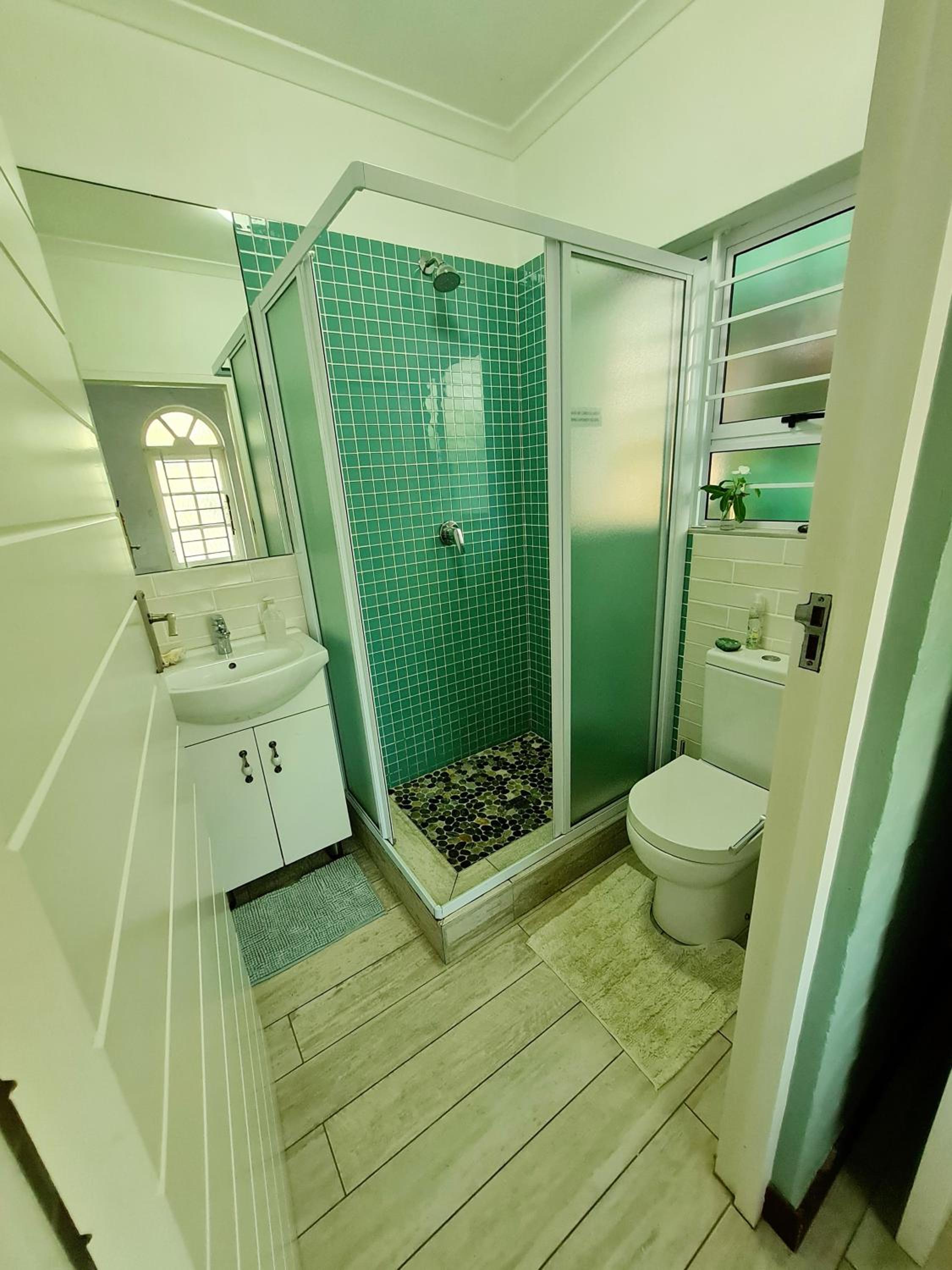 Tree Tops Unit 2 with Balcony and Garden View photo 3