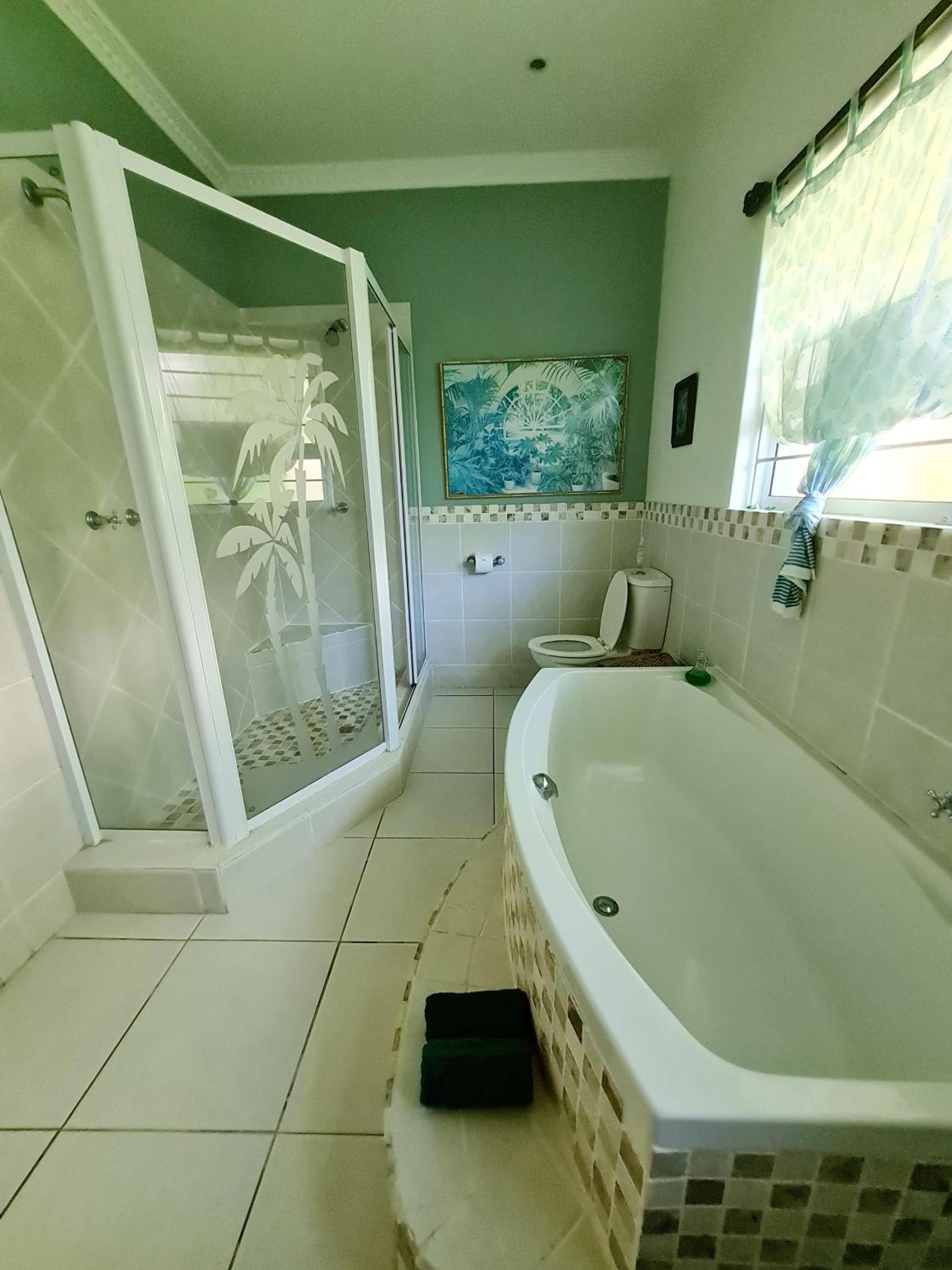 Green Suite with Balcony and Sea View photo 3