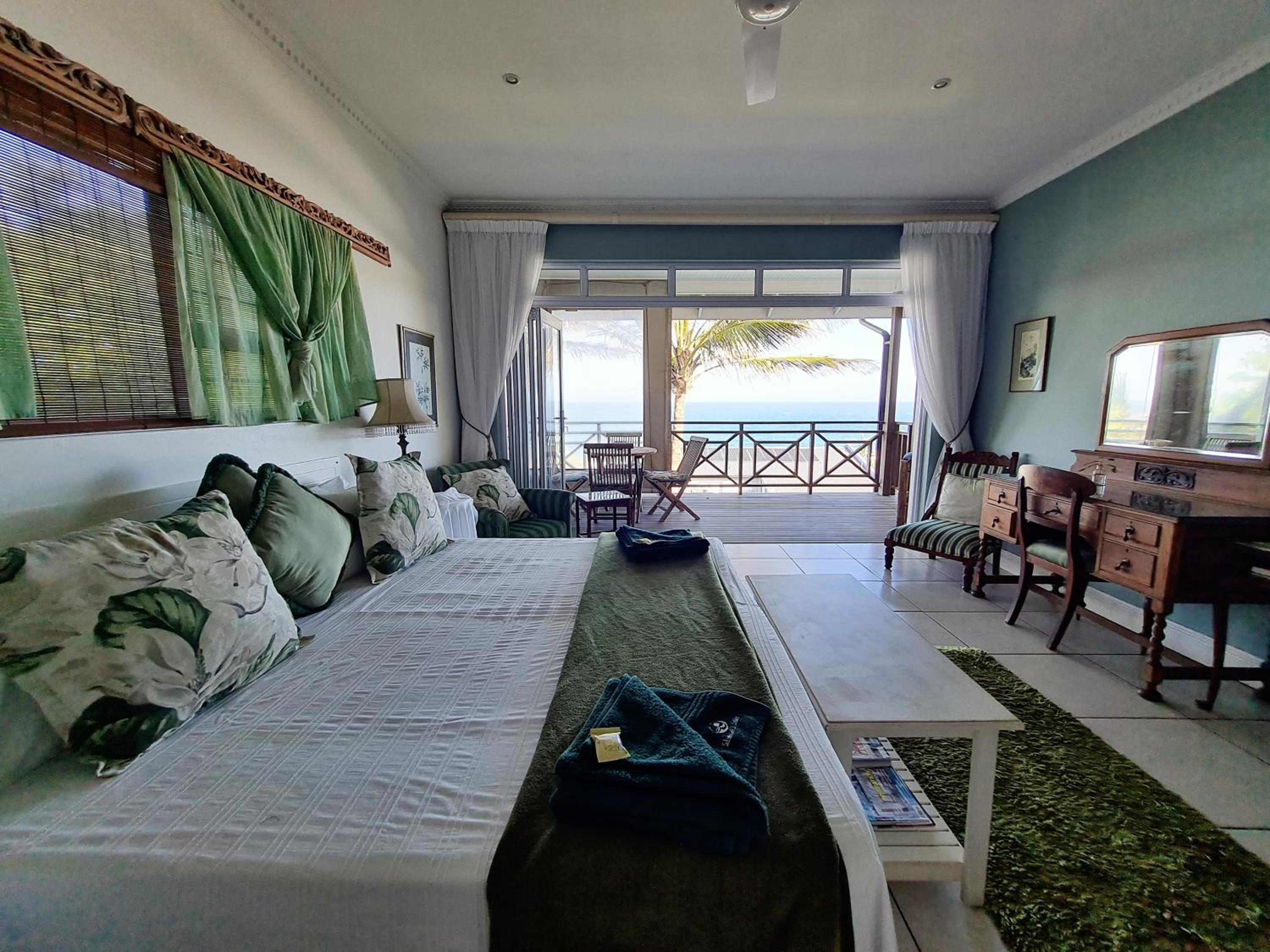 Green Suite with Balcony and Sea View photo 2