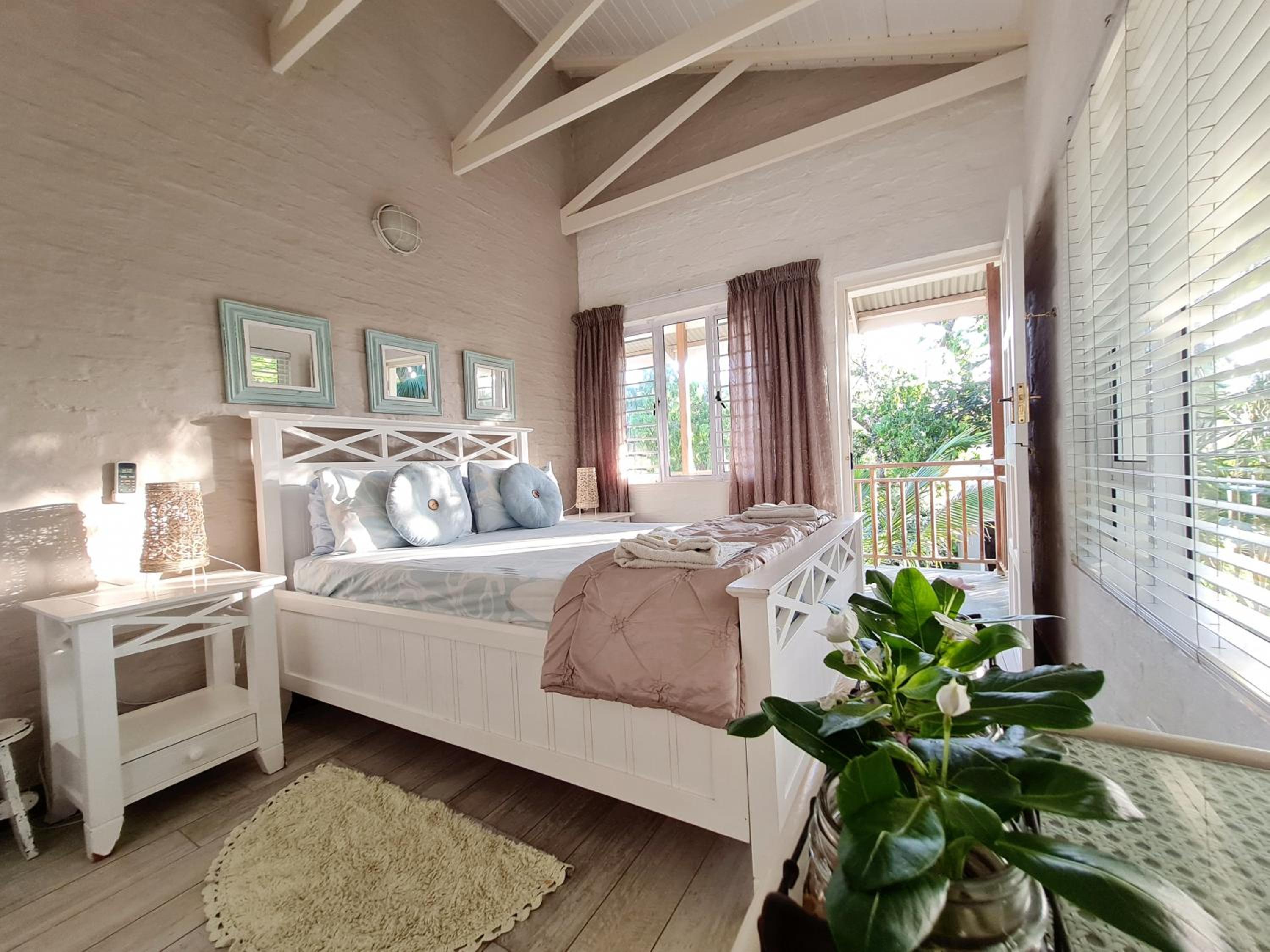 Tree Tops Unit 2 with Balcony and Garden View photo 1