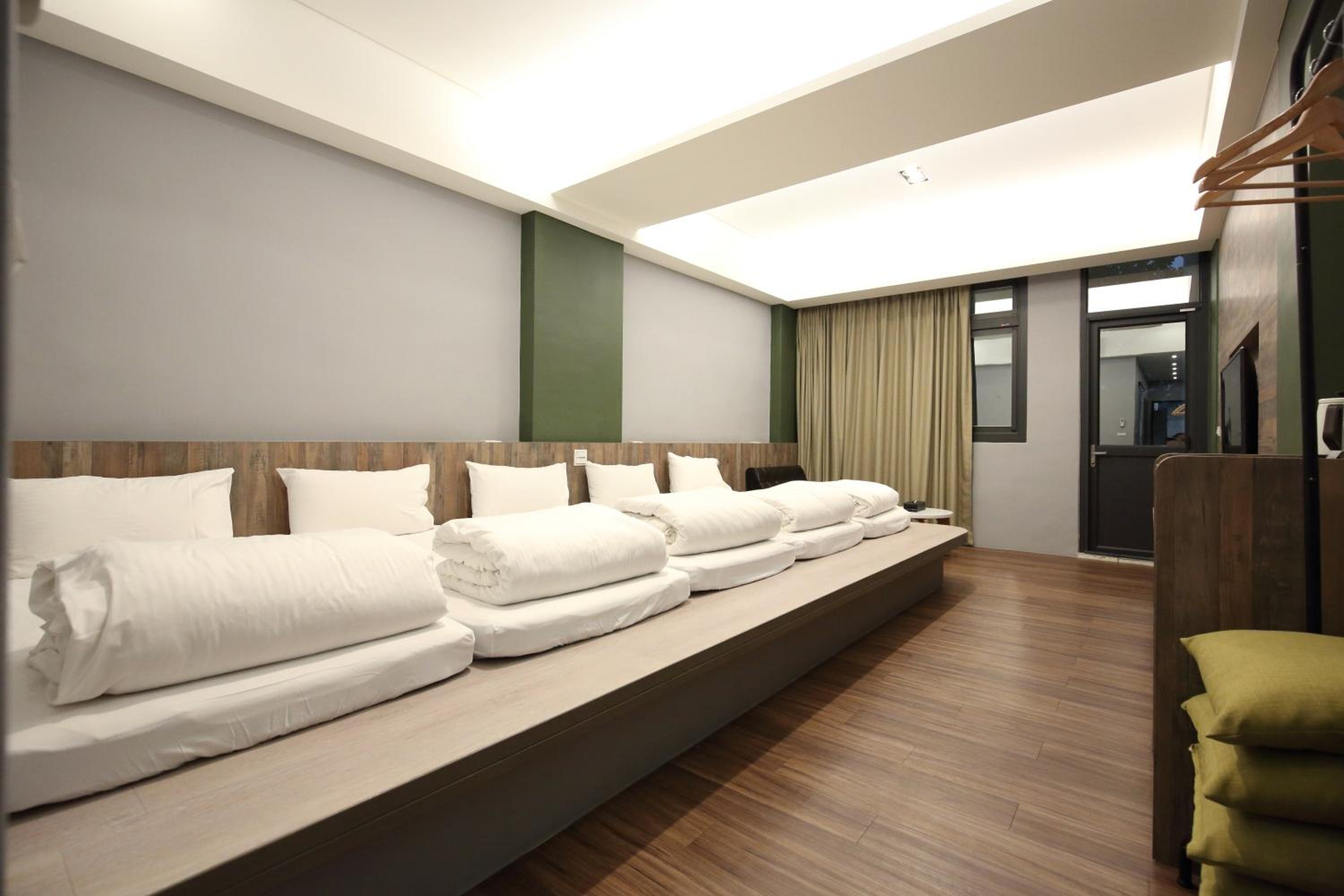 Standard Family Room photo 3