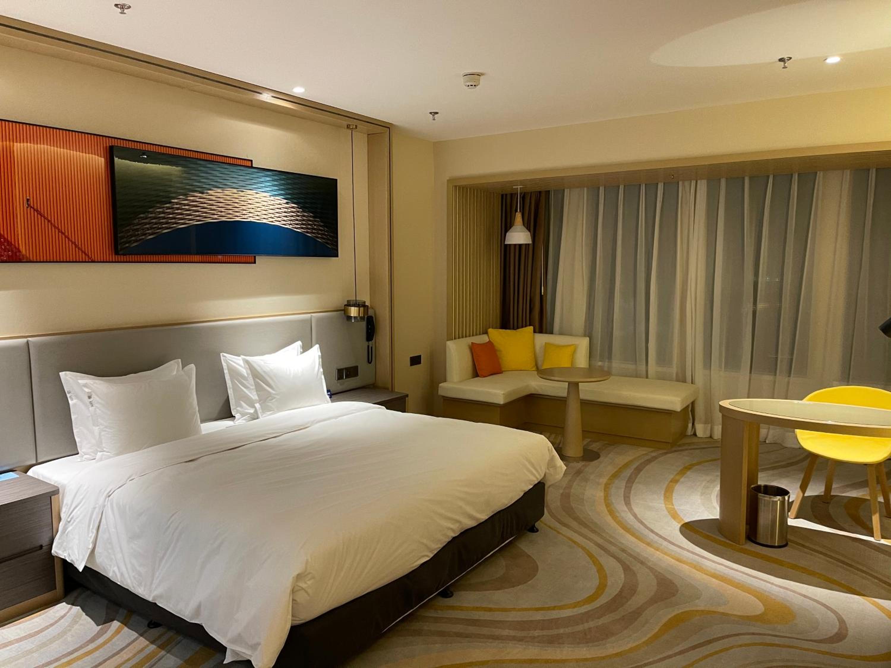 Standard King Room - High Floor/Smoking - Photo 3