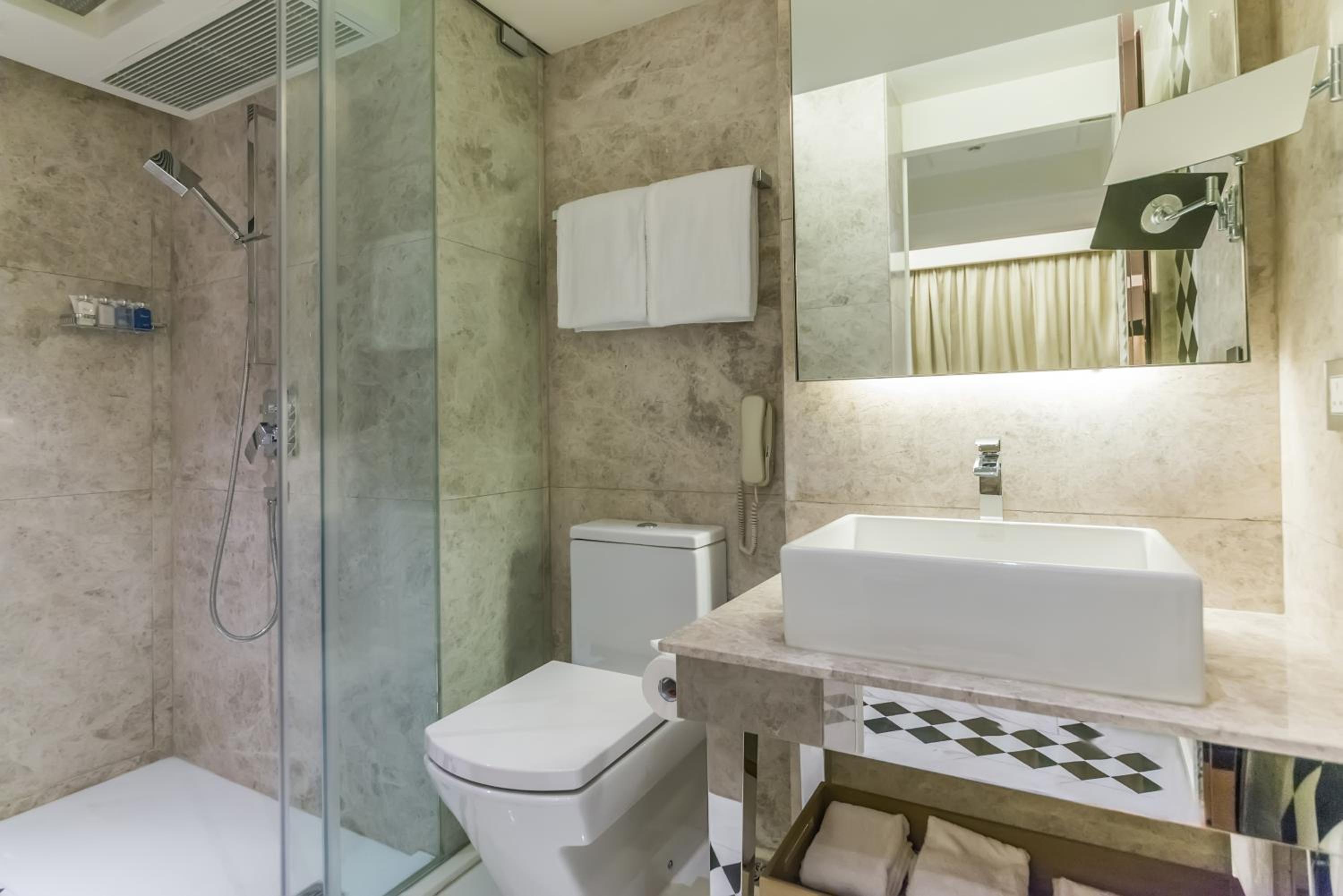 Deluxe Suite photo 3