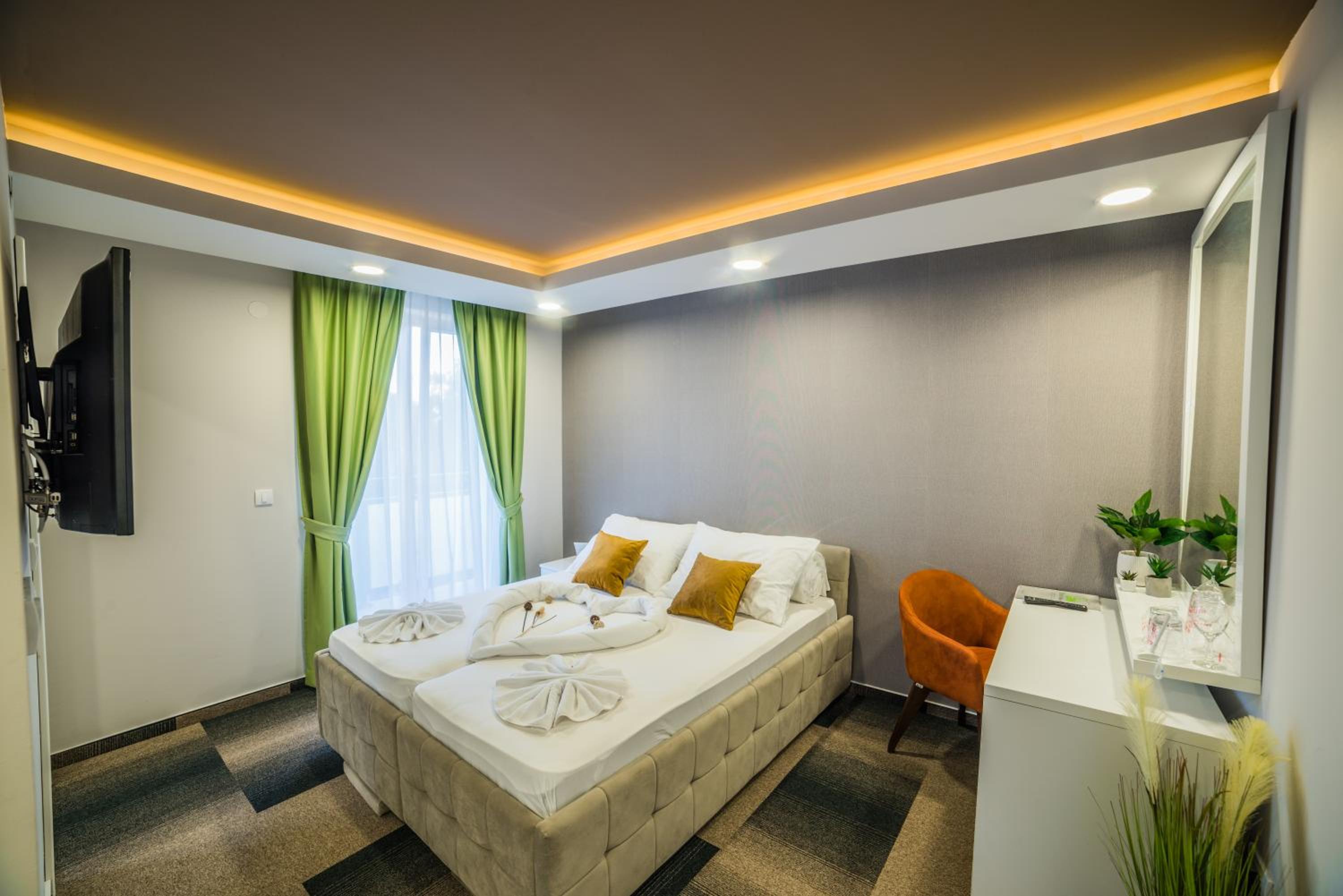 Double or Twin Room - Photo 6