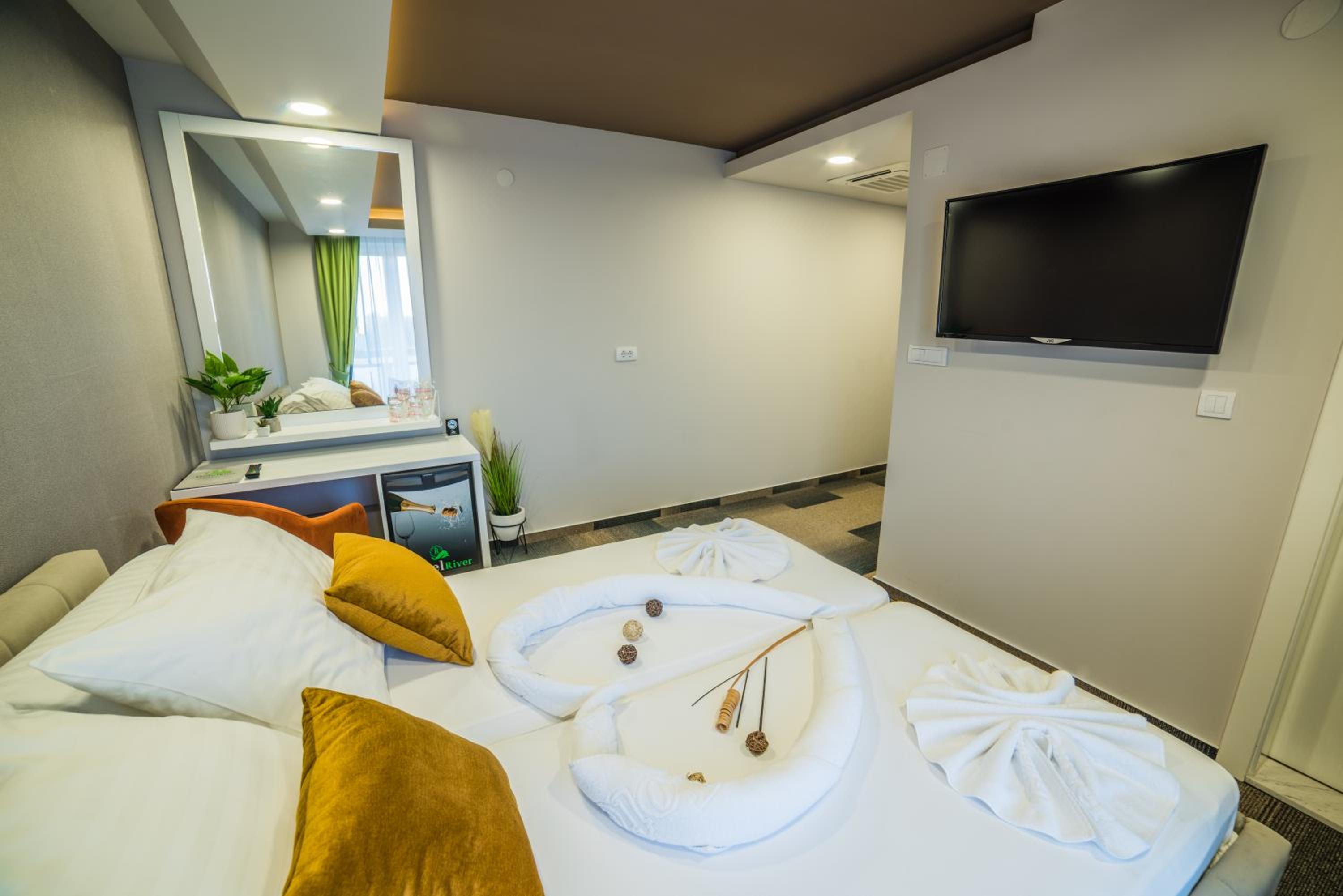 Double or Twin Room - Photo 5
