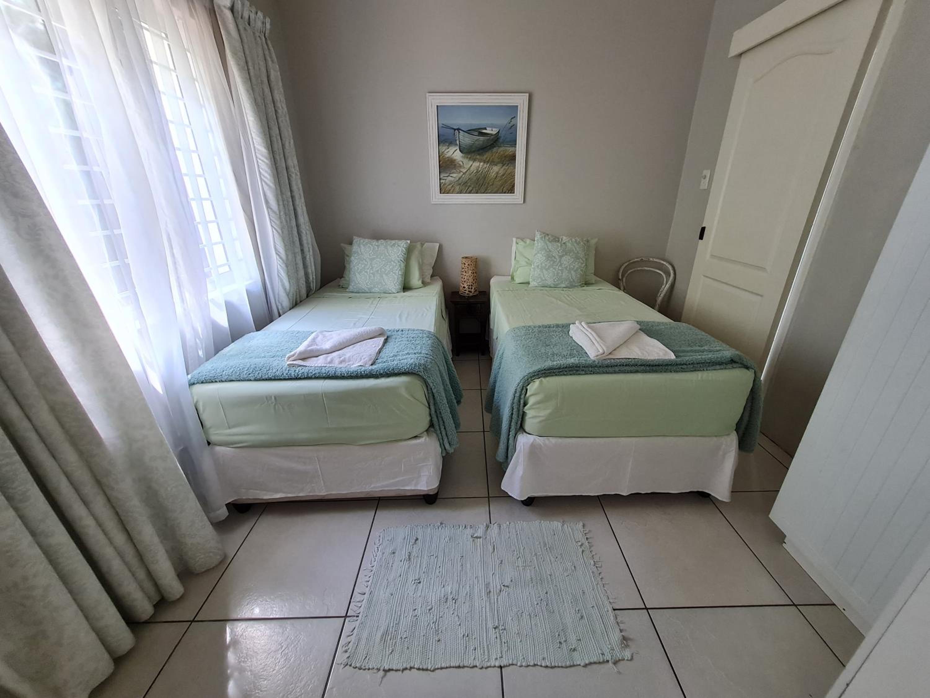 Dolphins Two-Bedroom Cottage photo 3