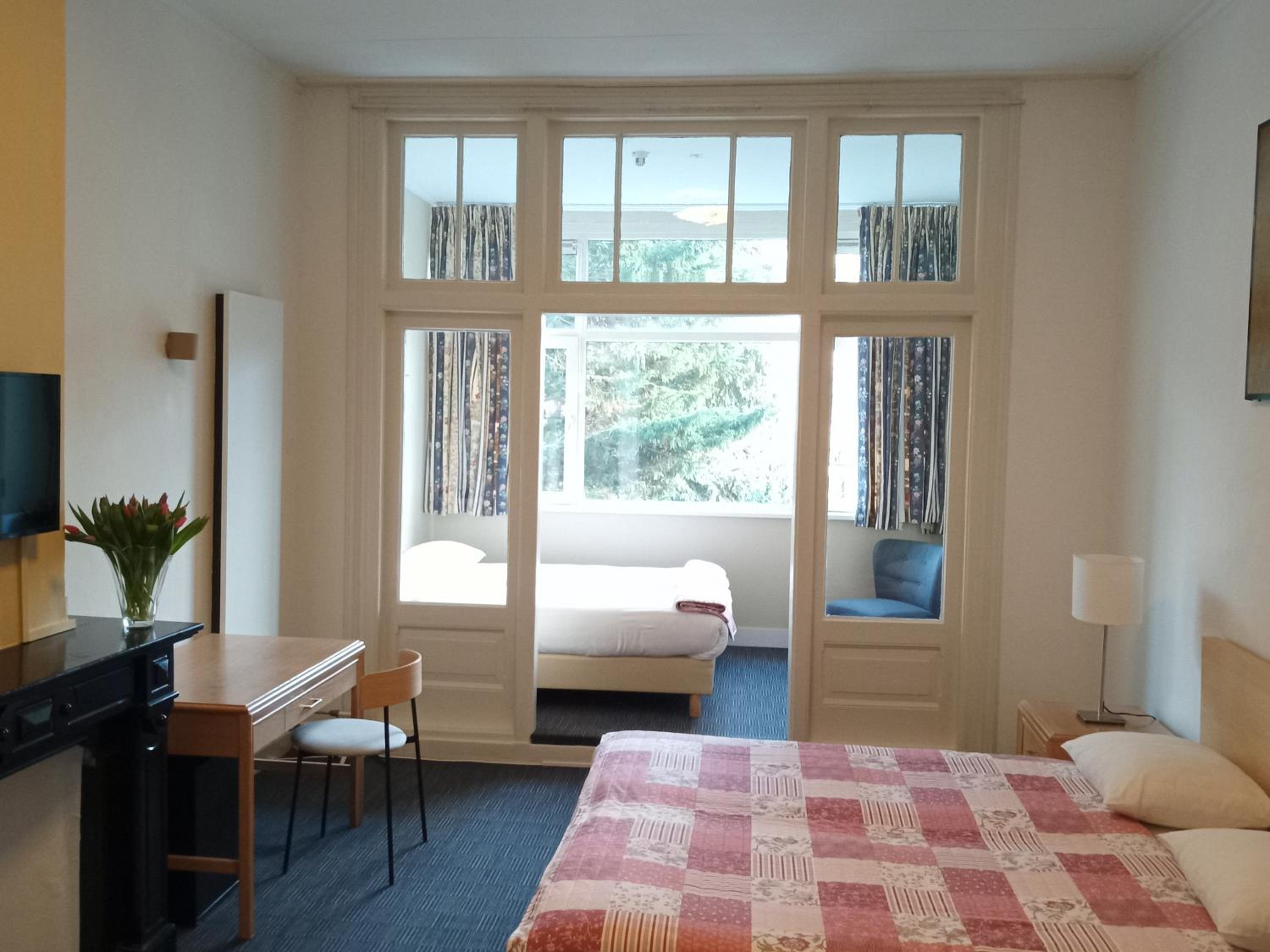 Standard Family Room photo 2