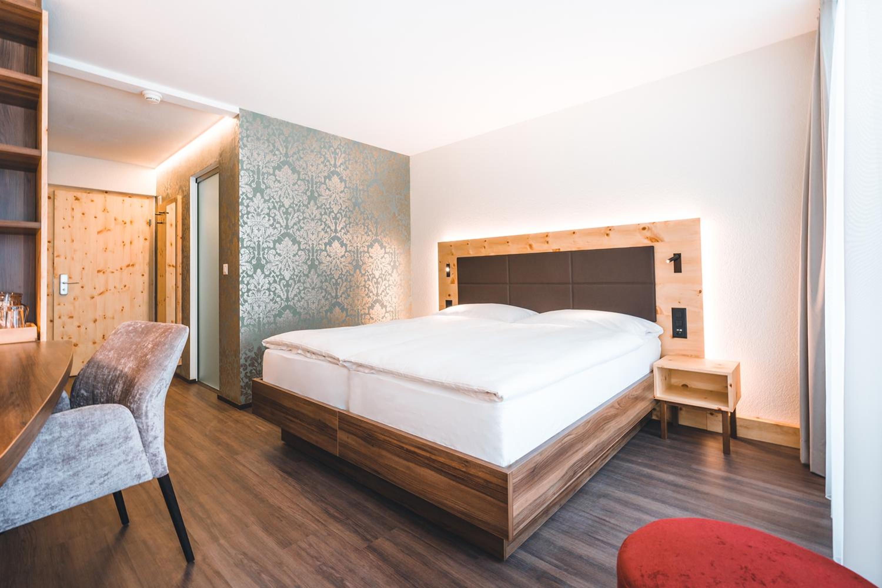 Modern Superior Double Room thumbnail 6