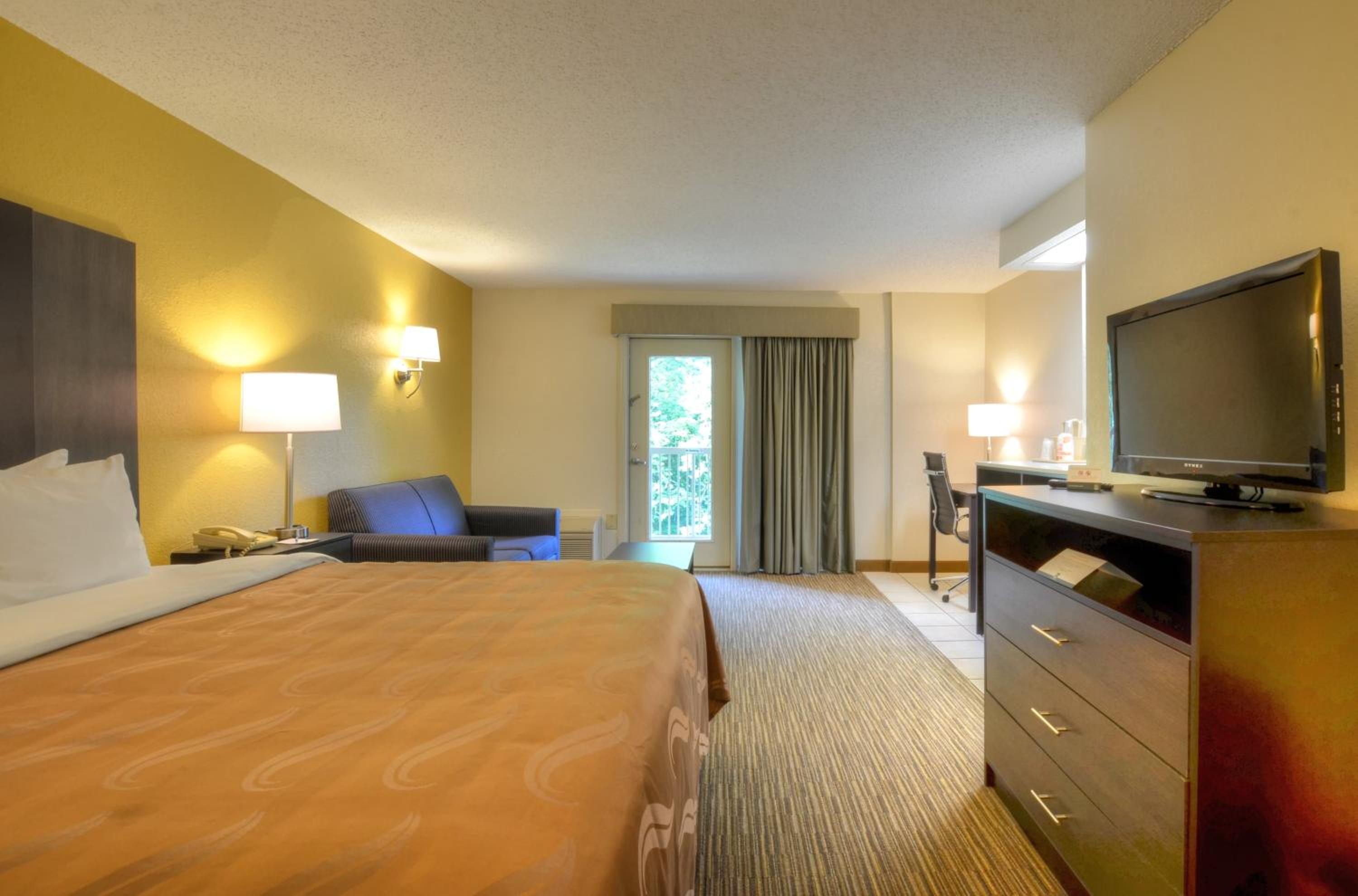 King Suite with River View - Non-Smoking