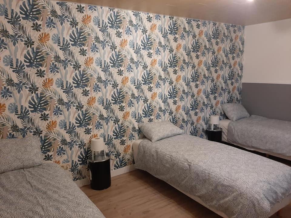 Six-Bedroom House photo 2