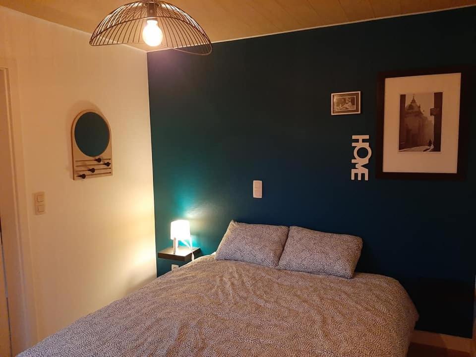 Six-Bedroom House photo 3