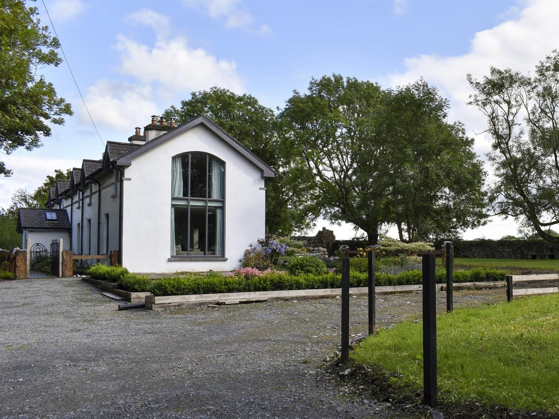 Four-Bedroom House photo 2