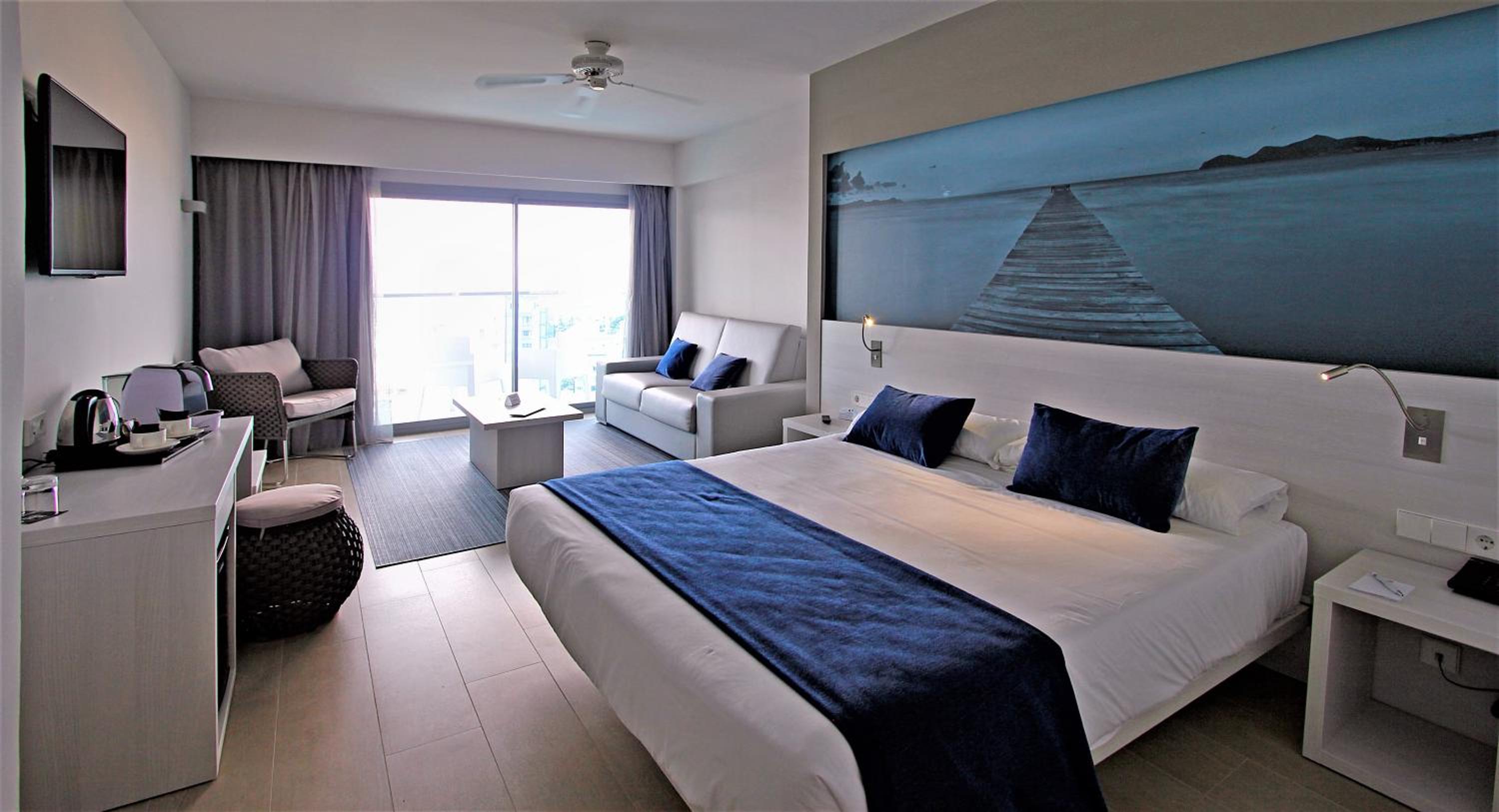 Junior Suite with Sea View - Photo 1
