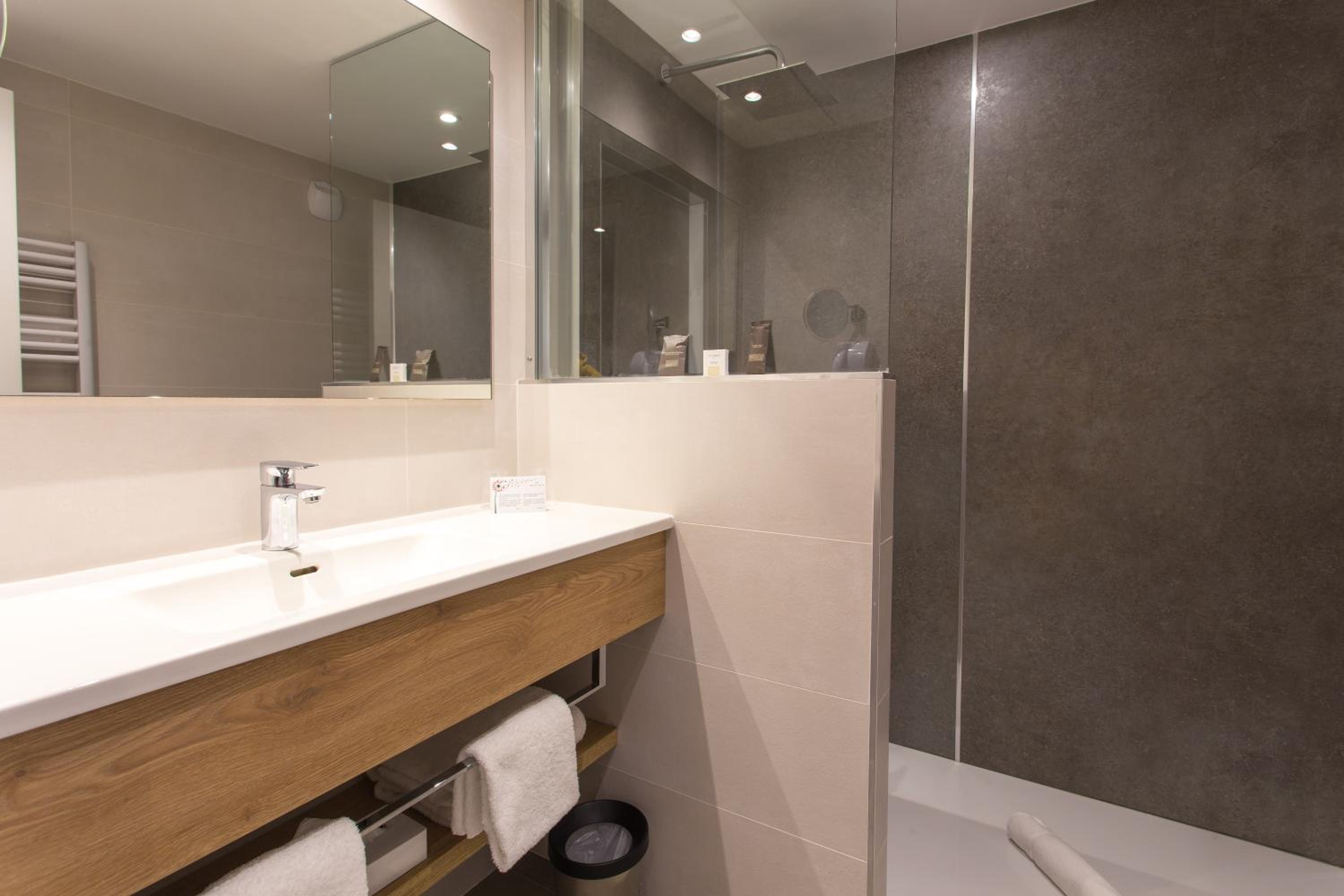 Triple Room (3 Adults) - Photo 3