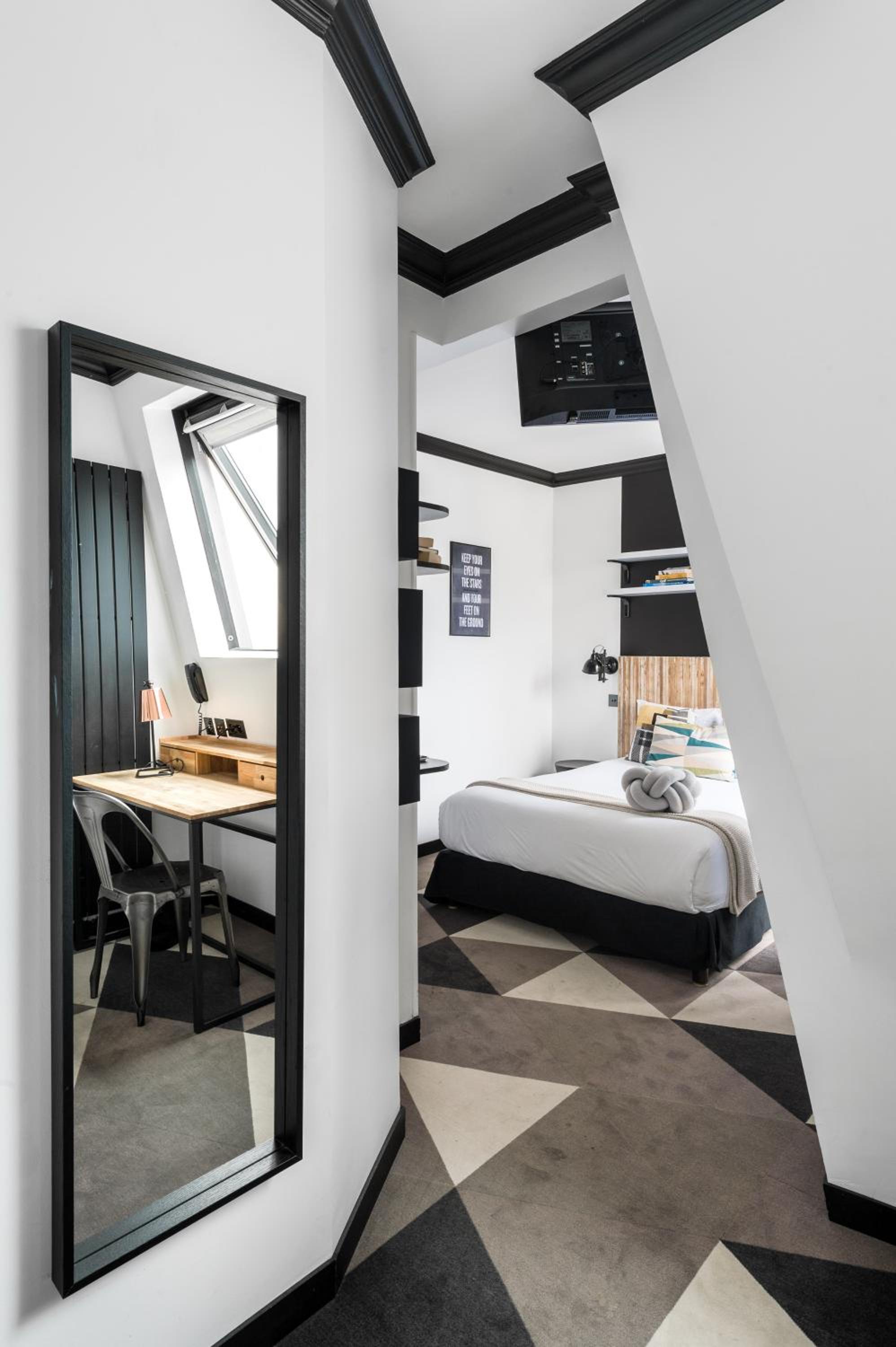 Deluxe Mansard Room photo 1