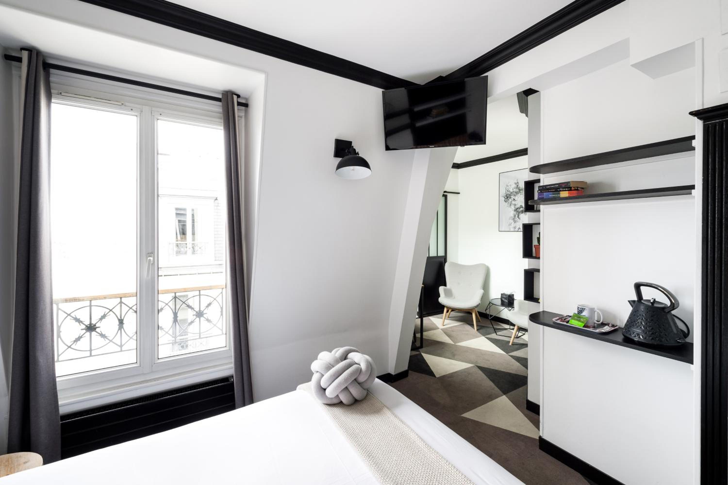 Deluxe Mansard Room photo 2