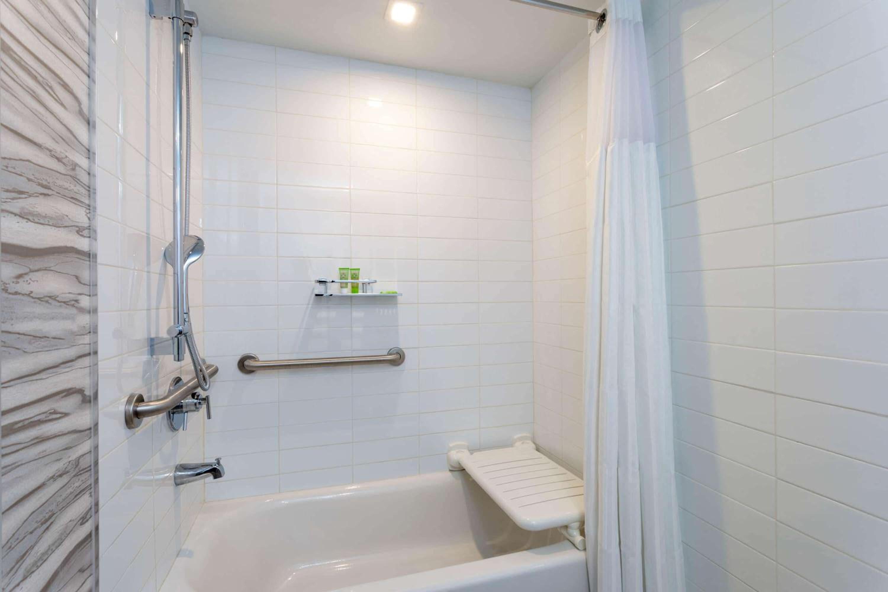King Room with Roll-In Shower - Mobility/Hearing Accessible - Non-Smoking photo 3